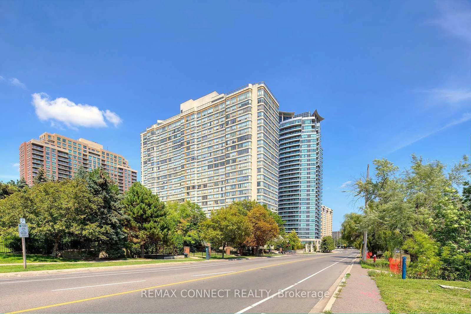 Front of Unit 1908, 55 Elm Drive W
