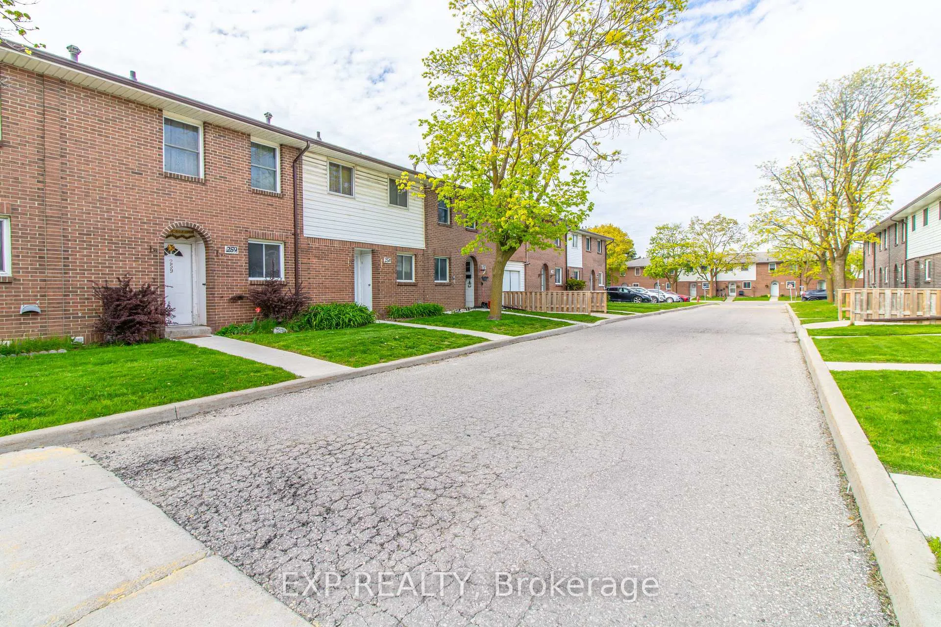Photo 4 of Unit 259, 31 Greengate Road, Guelph, Junction/Onward Willow — HOMEH