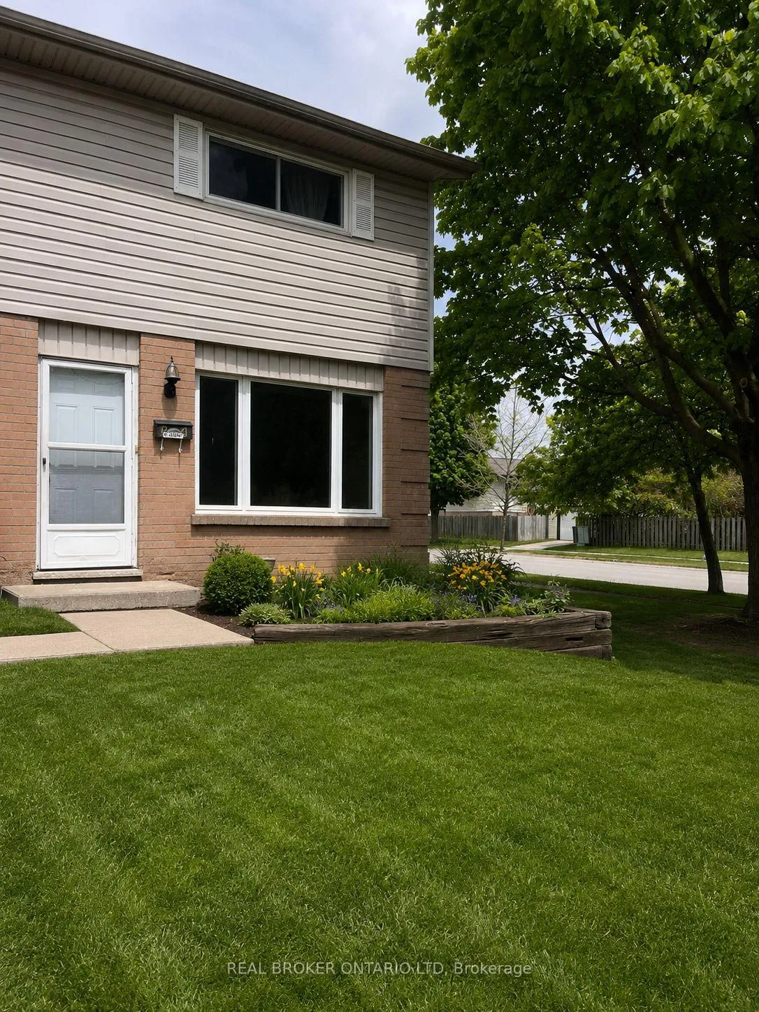 Photo 1 of Unit 24, 75 Gatewood Place, London, East A — HOMEH
