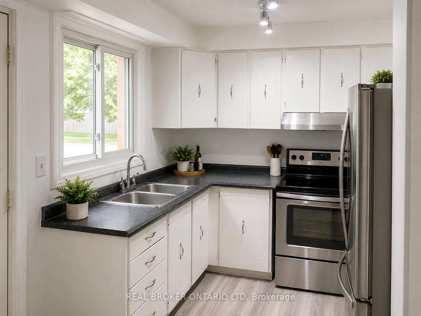 Photo 4 of Unit 24, 75 Gatewood Place, London, East A — HOMEH