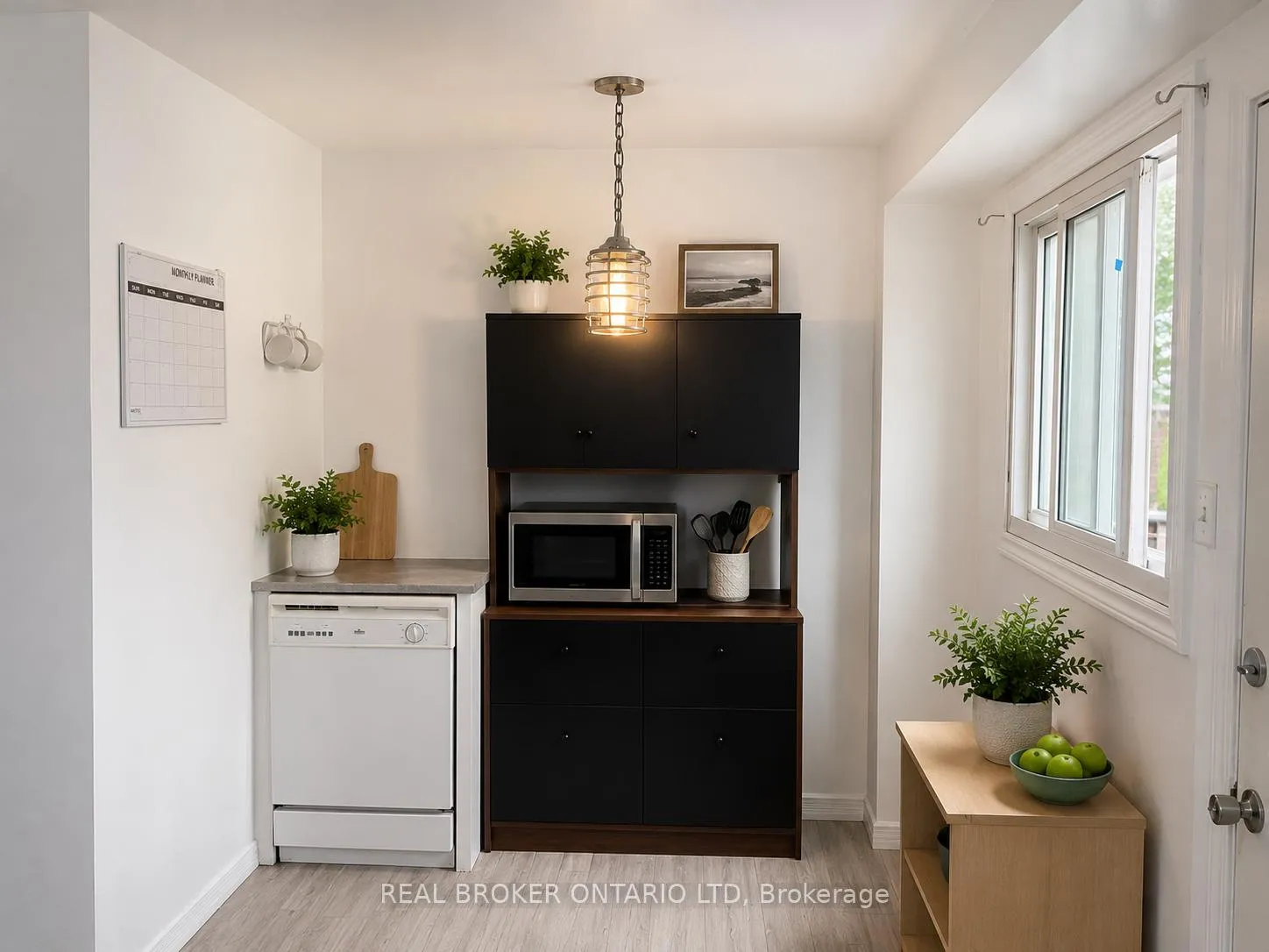 Photo 5 of Unit 24, 75 Gatewood Place, London, East A — HOMEH