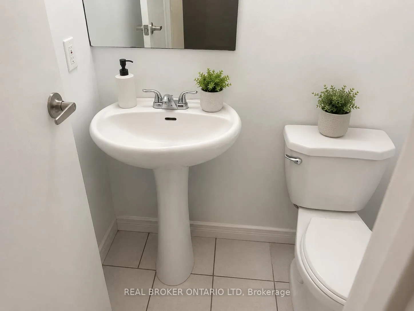 Photo 6 of Unit 24, 75 Gatewood Place, London, East A — HOMEH