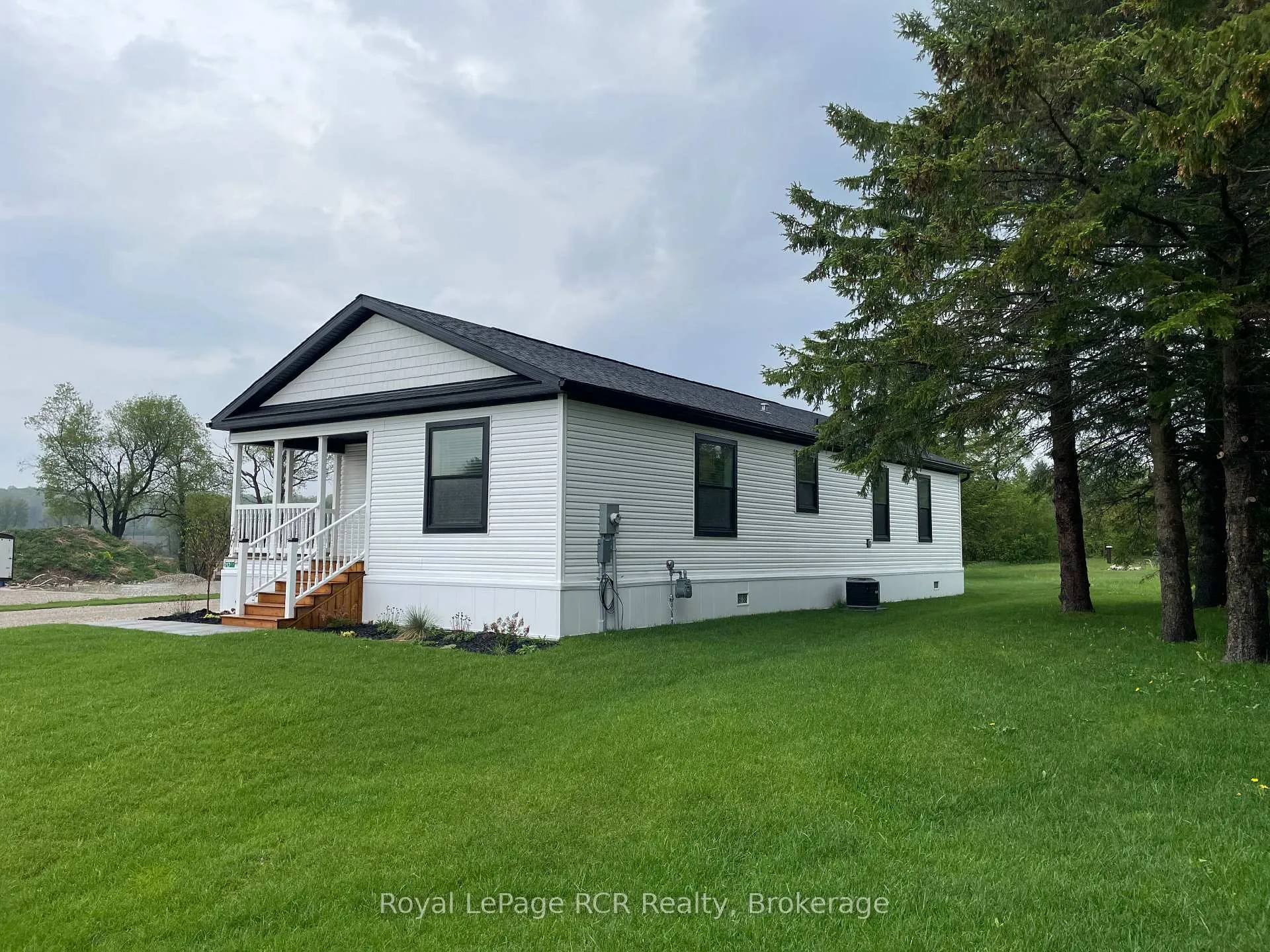 Photo 3 of 212 Spruce Drive, West Grey — HOMEH