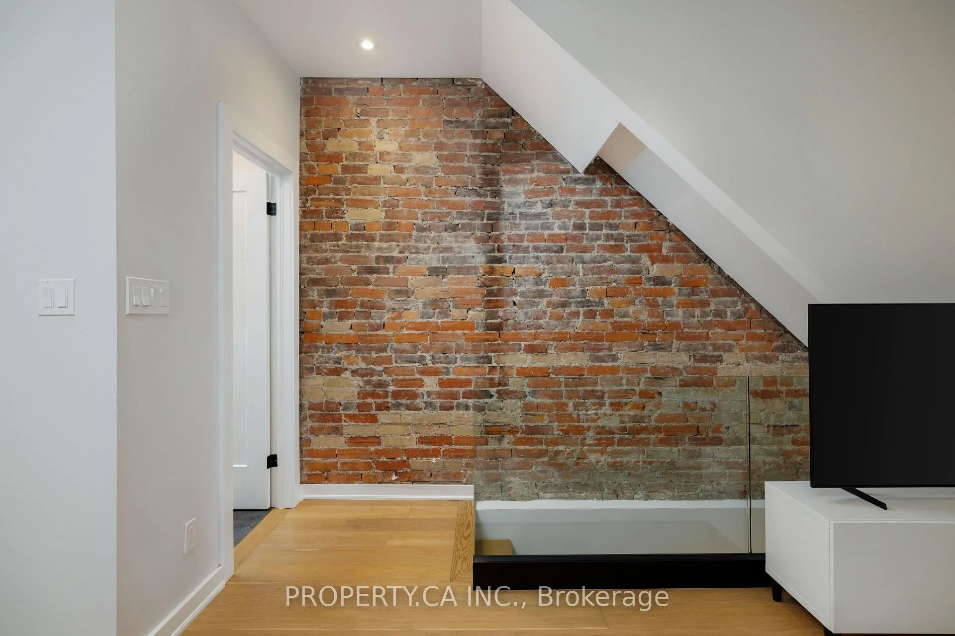 Photo 9 of 79 Macdonell Avenue, Toronto, Roncesvalles — HOMEH