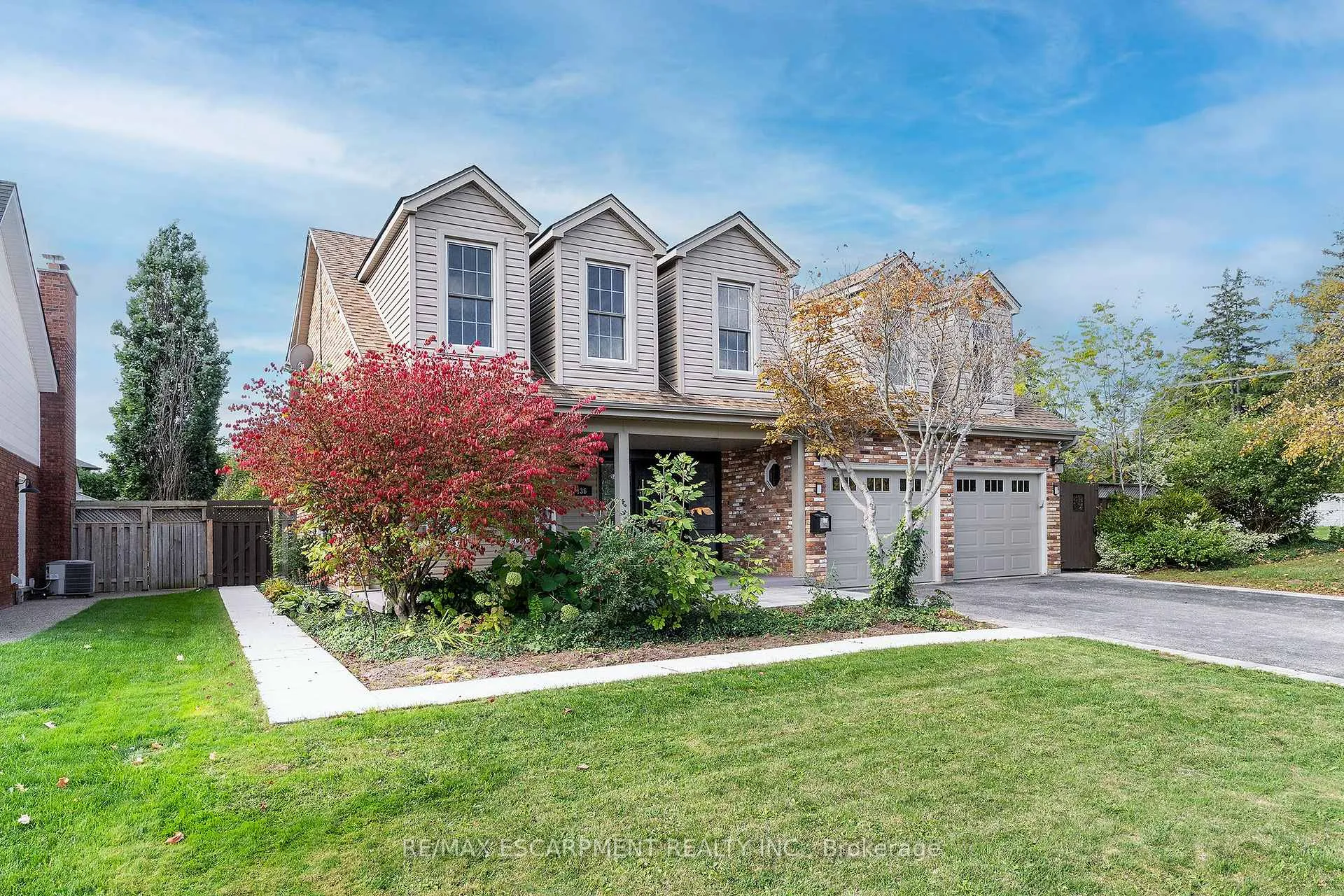 Photo 2 of 436 Goodram Drive, Burlington, Shoreacres — HOMEH