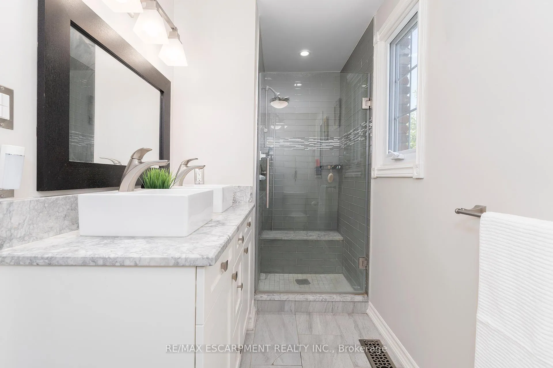 Photo 26 of 436 Goodram Drive, Burlington, Shoreacres — HOMEH