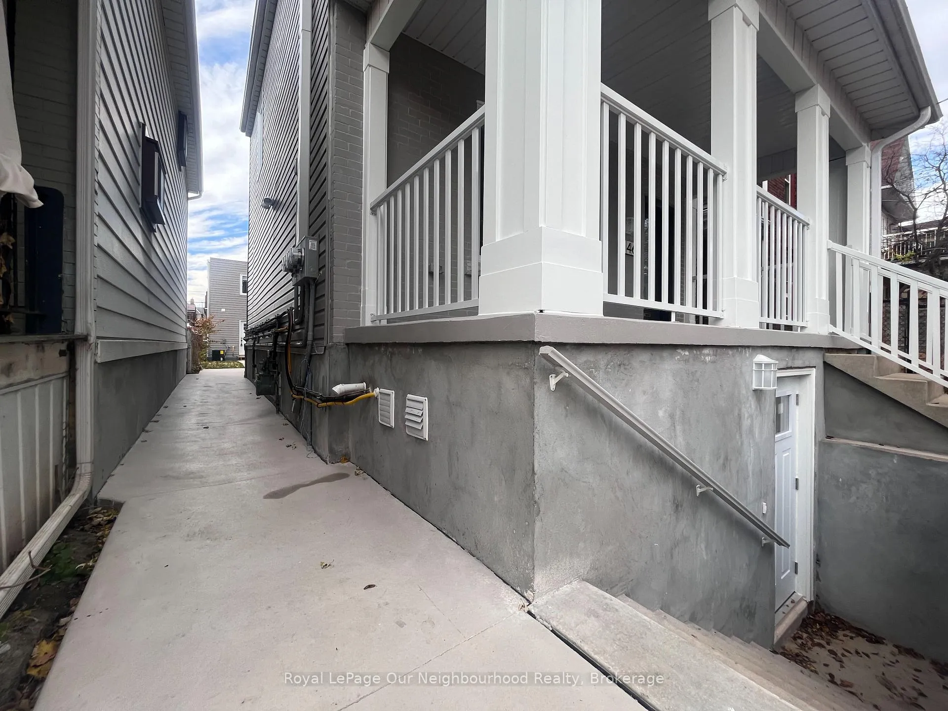 Photo 5 of Unit Lower, 146 Bartlett Avenue, Toronto, Dovercourt-Wallace Emerson-Junction — HOMEH