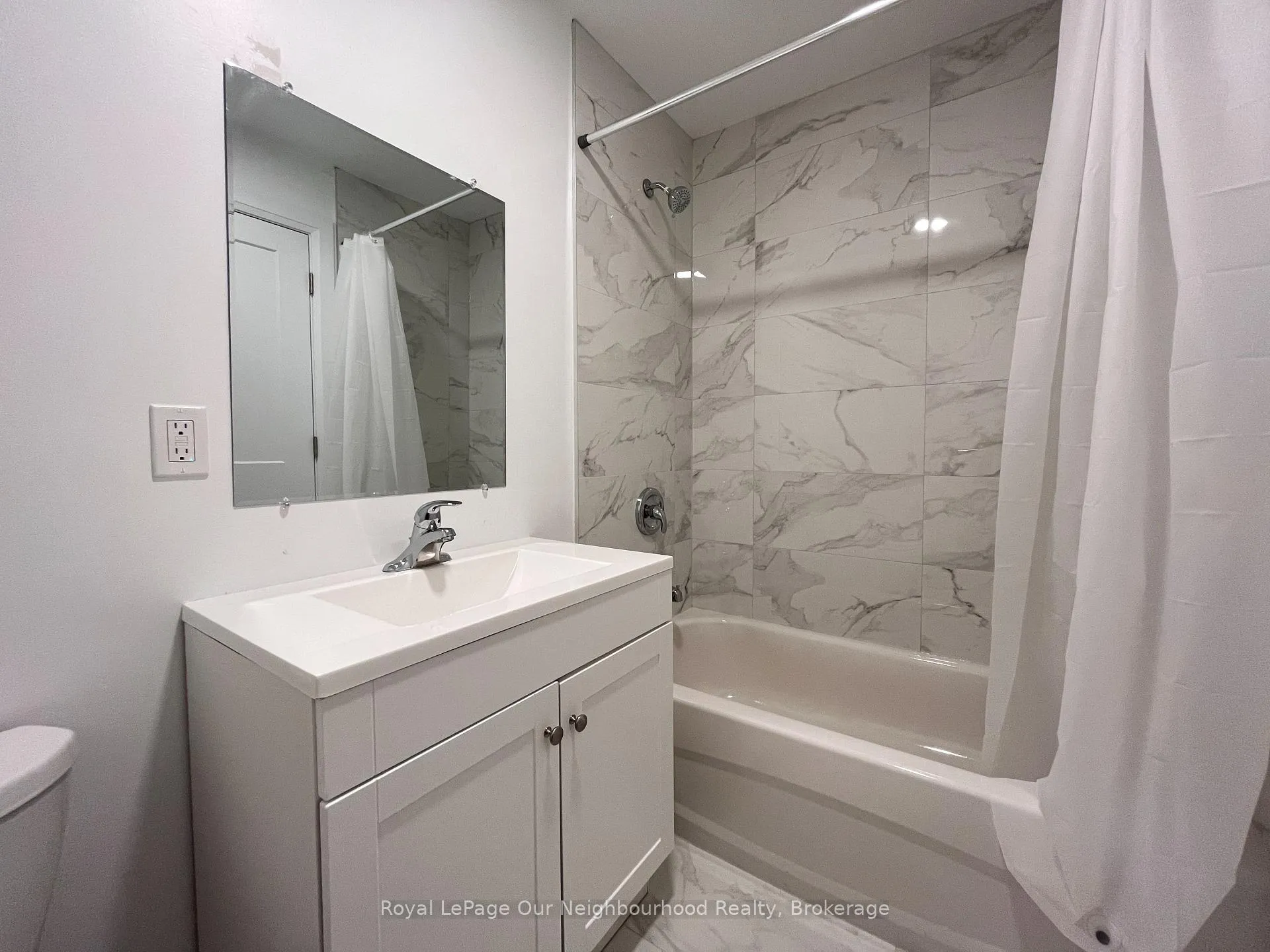 Photo 8 of Unit Lower, 146 Bartlett Avenue, Toronto, Dovercourt-Wallace Emerson-Junction — HOMEH