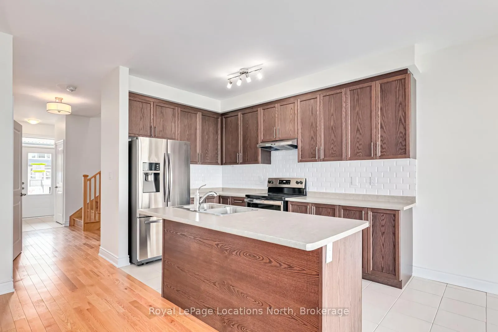 Photo 6 of 24 Lisa Street, Wasaga Beach — HOMEH