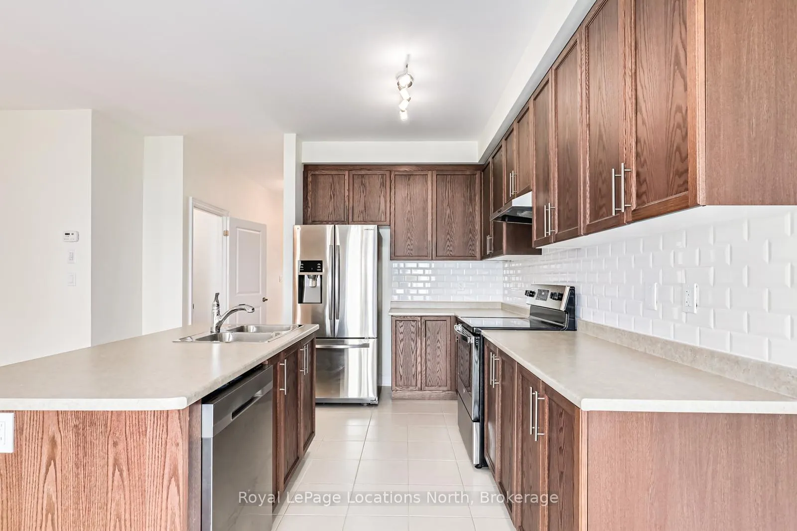 Photo 7 of 24 Lisa Street, Wasaga Beach — HOMEH