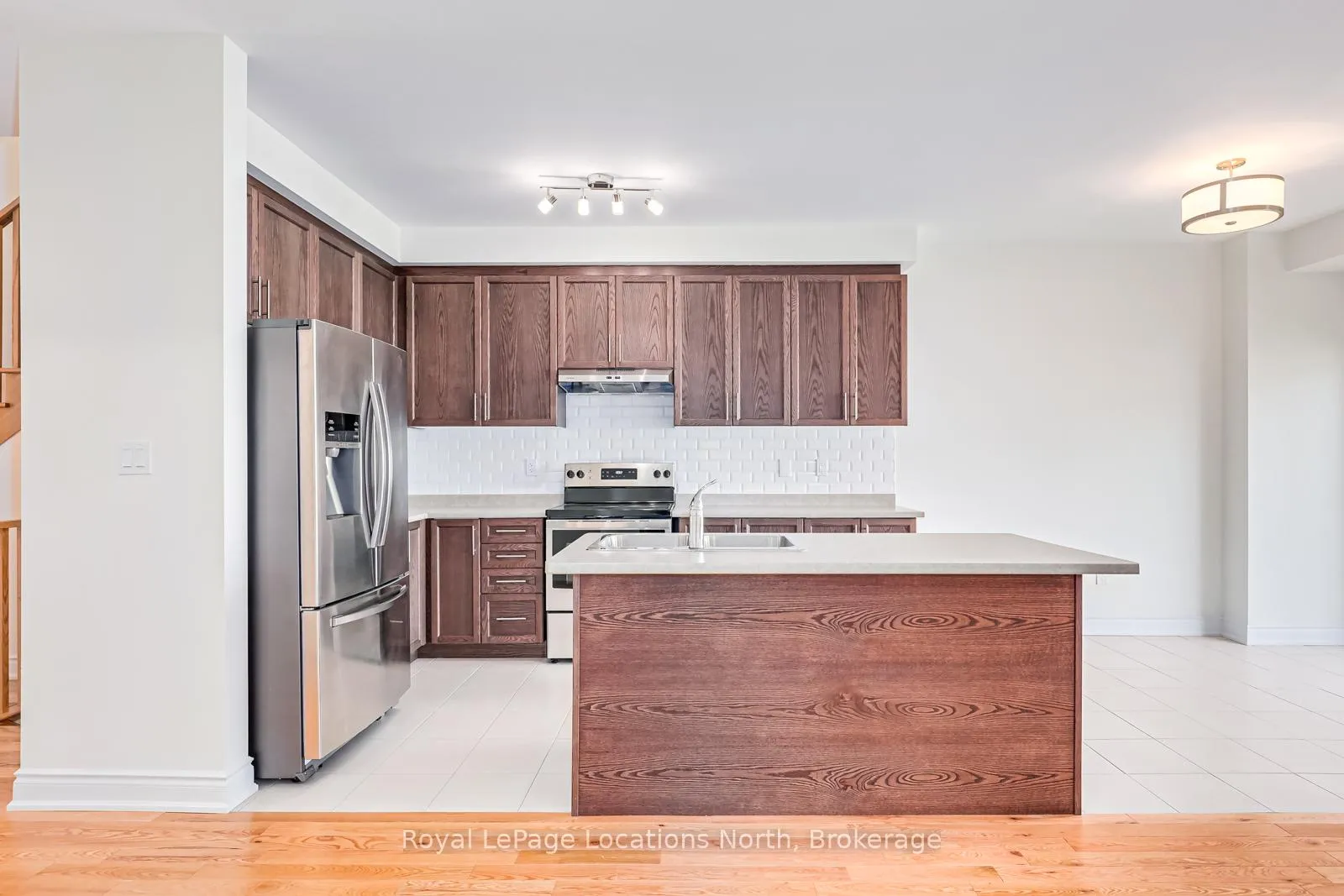 Photo 8 of 24 Lisa Street, Wasaga Beach — HOMEH