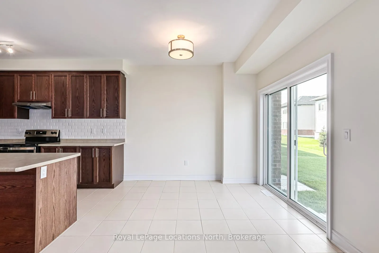 Photo 10 of 24 Lisa Street, Wasaga Beach — HOMEH