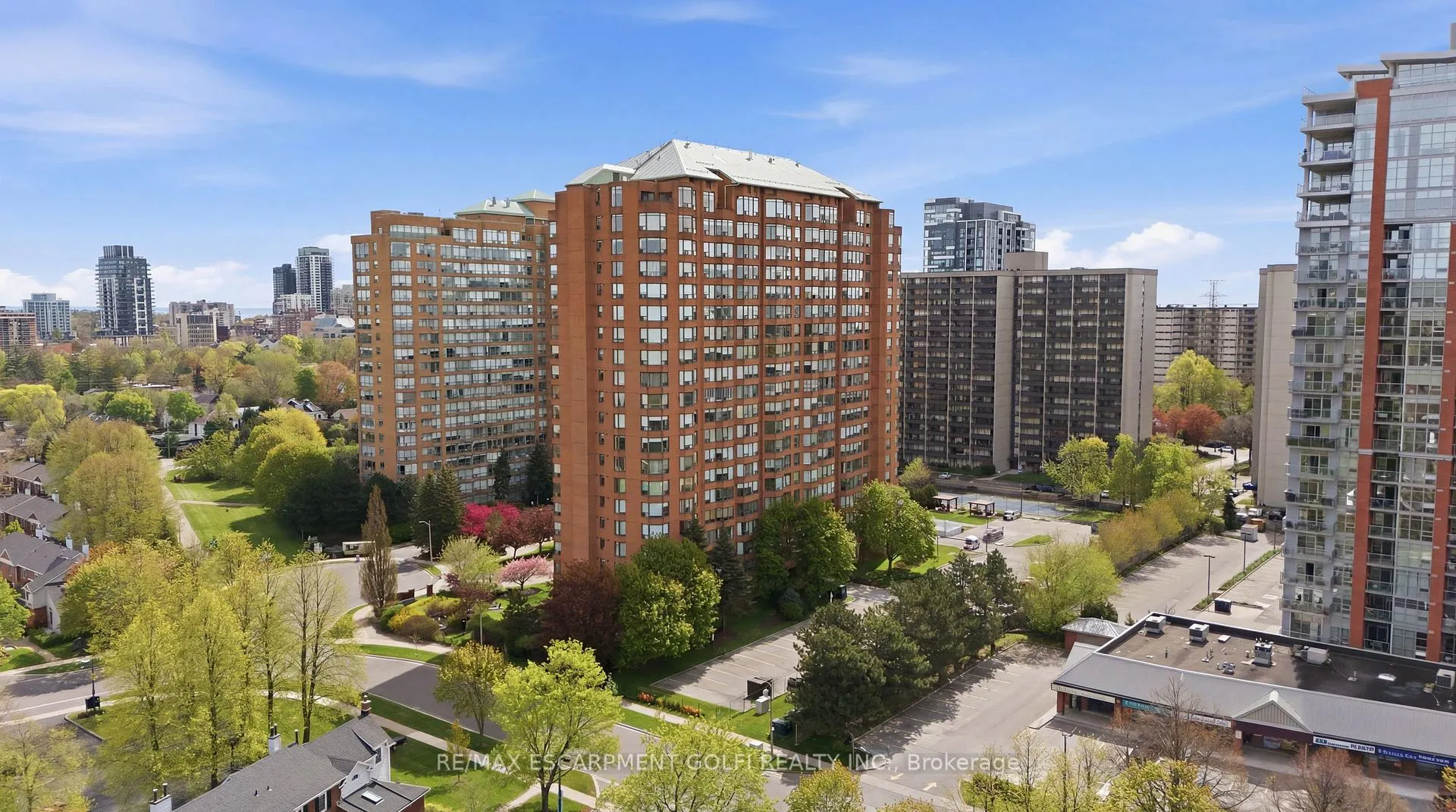 Photo of Unit 208, 1270 Maple Crossing Boulevard