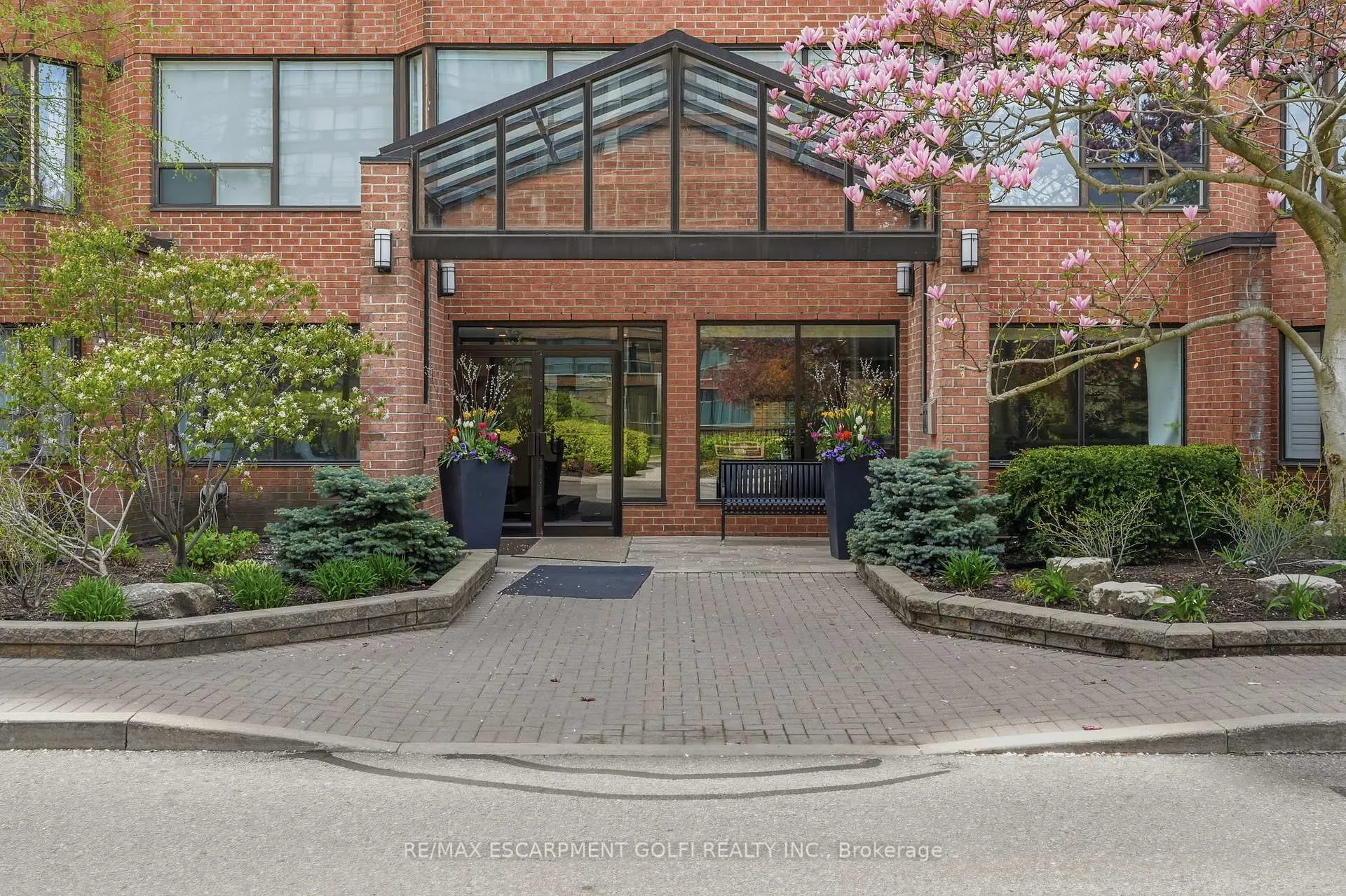Photo 2 of Unit 208, 1270 Maple Crossing Boulevard, Burlington, Brant — HOMEH