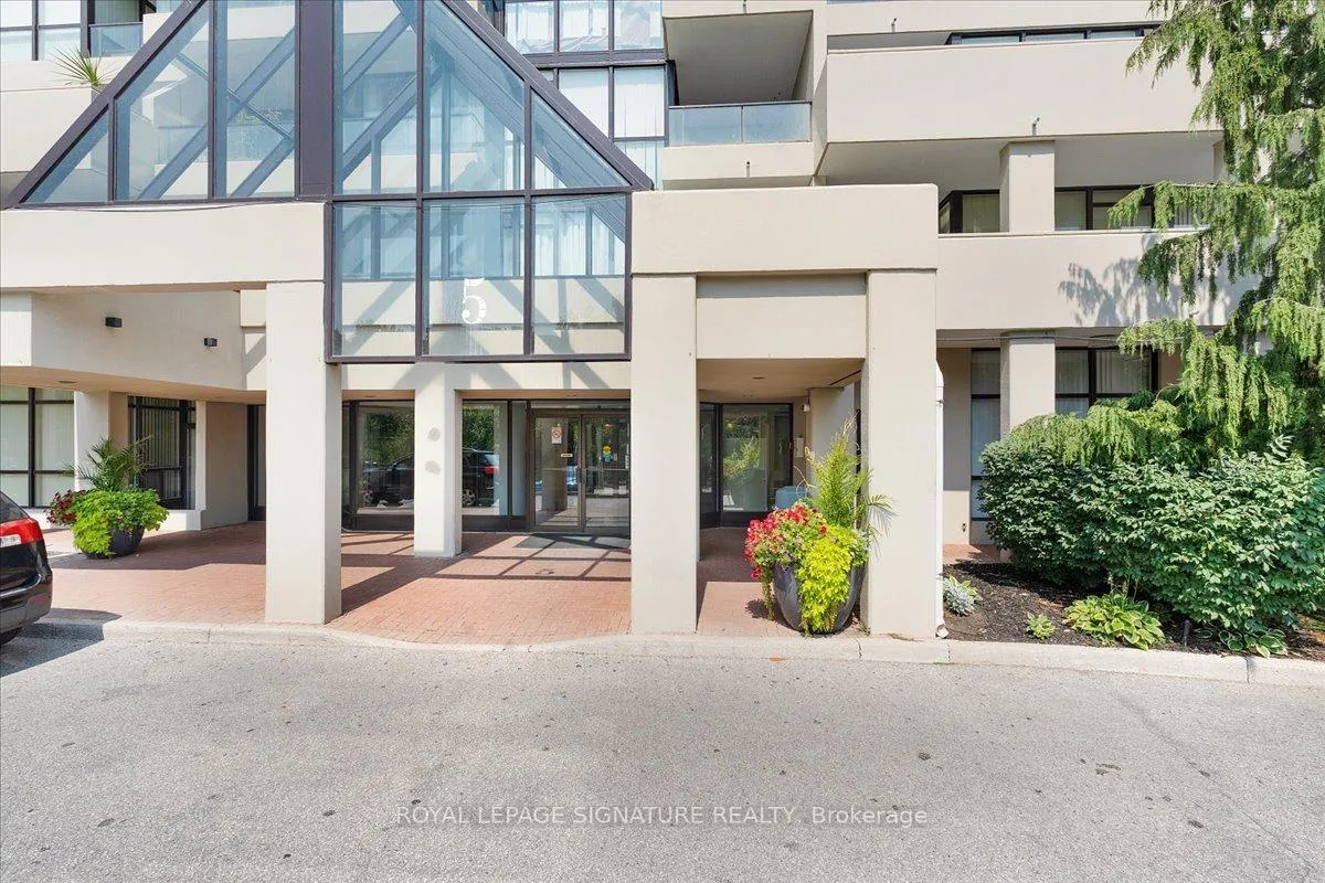 Photo 3 of Unit 1006, 5 Rowntree Road, Etobicoke, Mount Olive-Silverstone-Jamestown — HOMEH