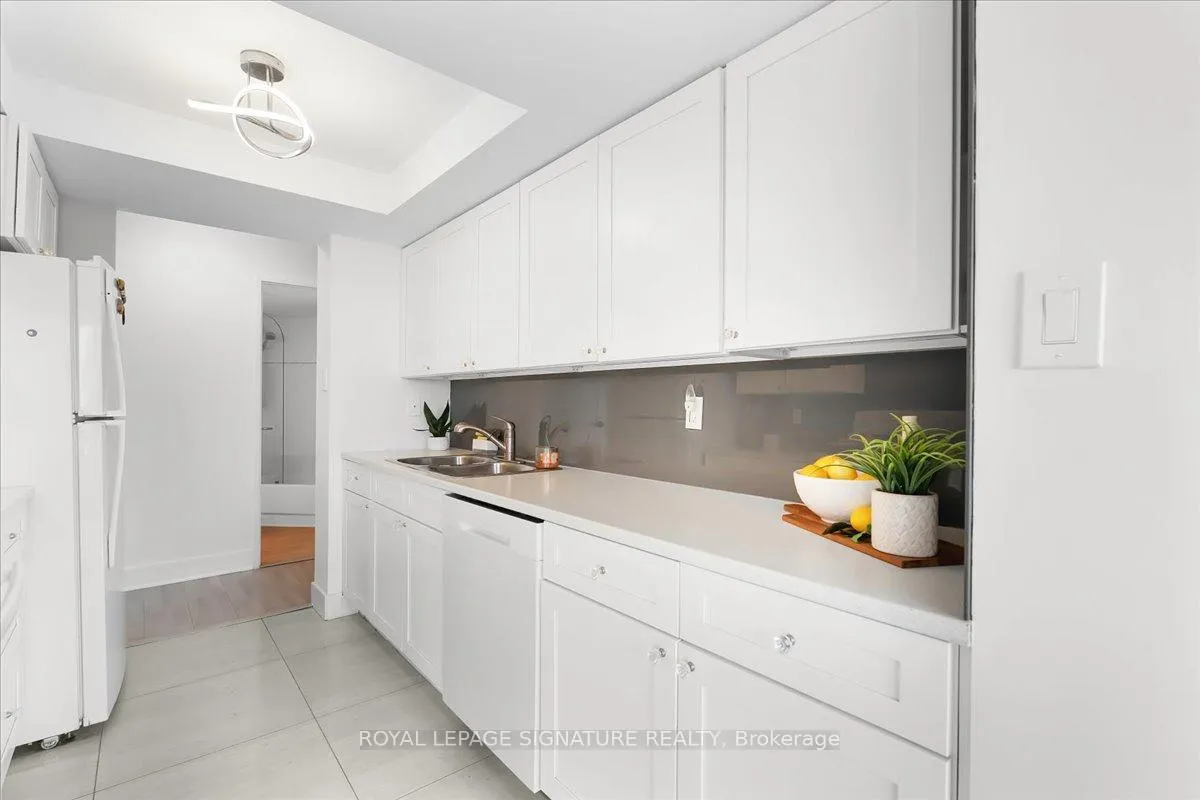 Photo 13 of Unit 1006, 5 Rowntree Road, Etobicoke, Mount Olive-Silverstone-Jamestown — HOMEH
