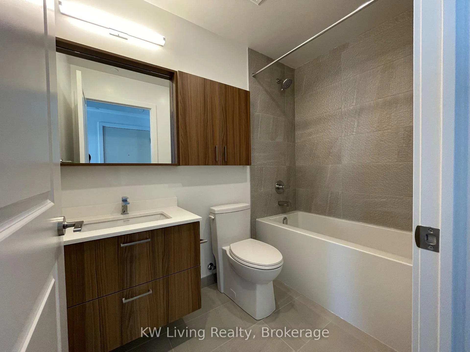 Photo 11 of Unit 2111A, 30 Upper Mall Way, Vaughan, Brownridge — HOMEH