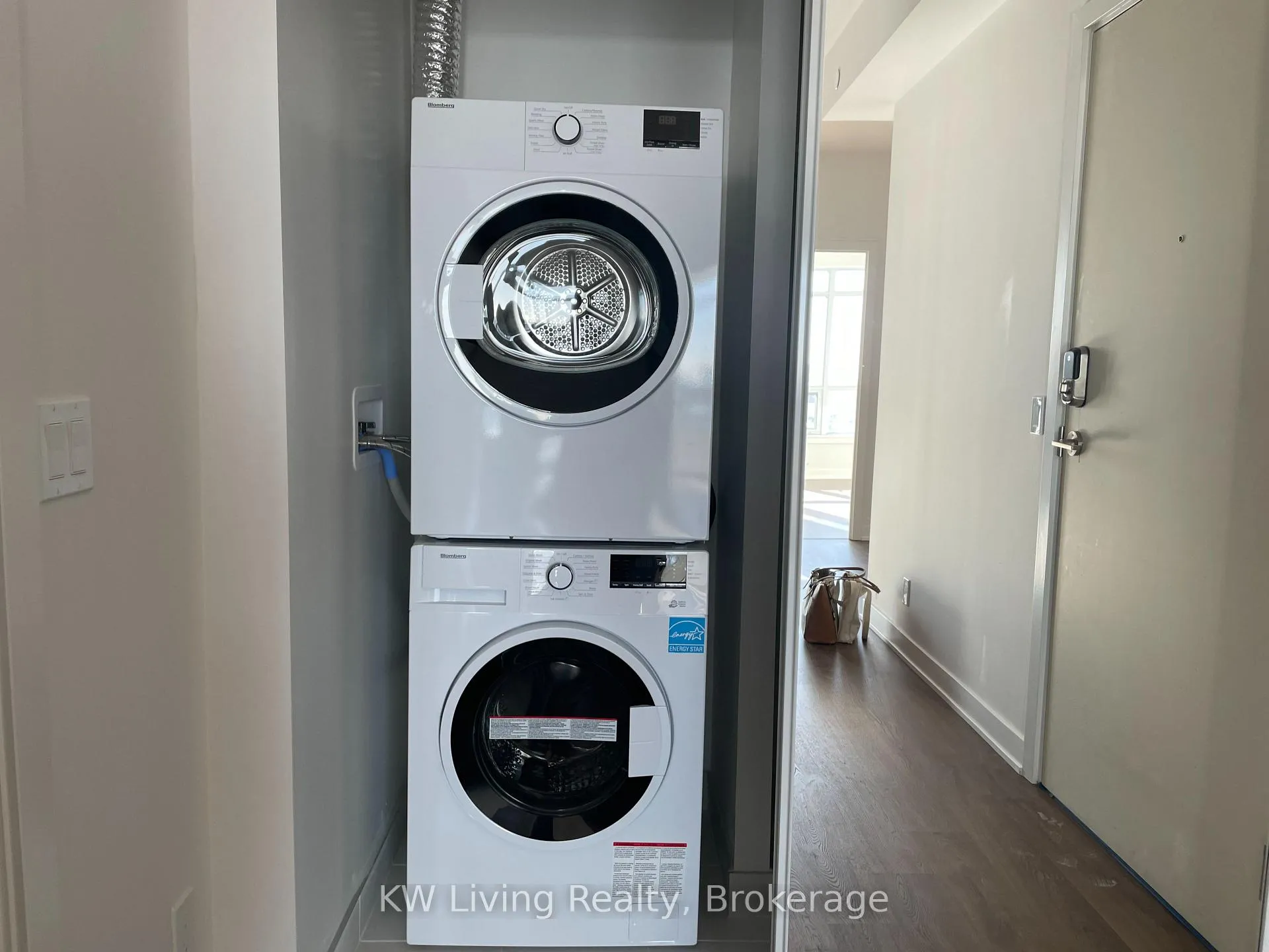 Photo 12 of Unit 2111A, 30 Upper Mall Way, Vaughan, Brownridge — HOMEH