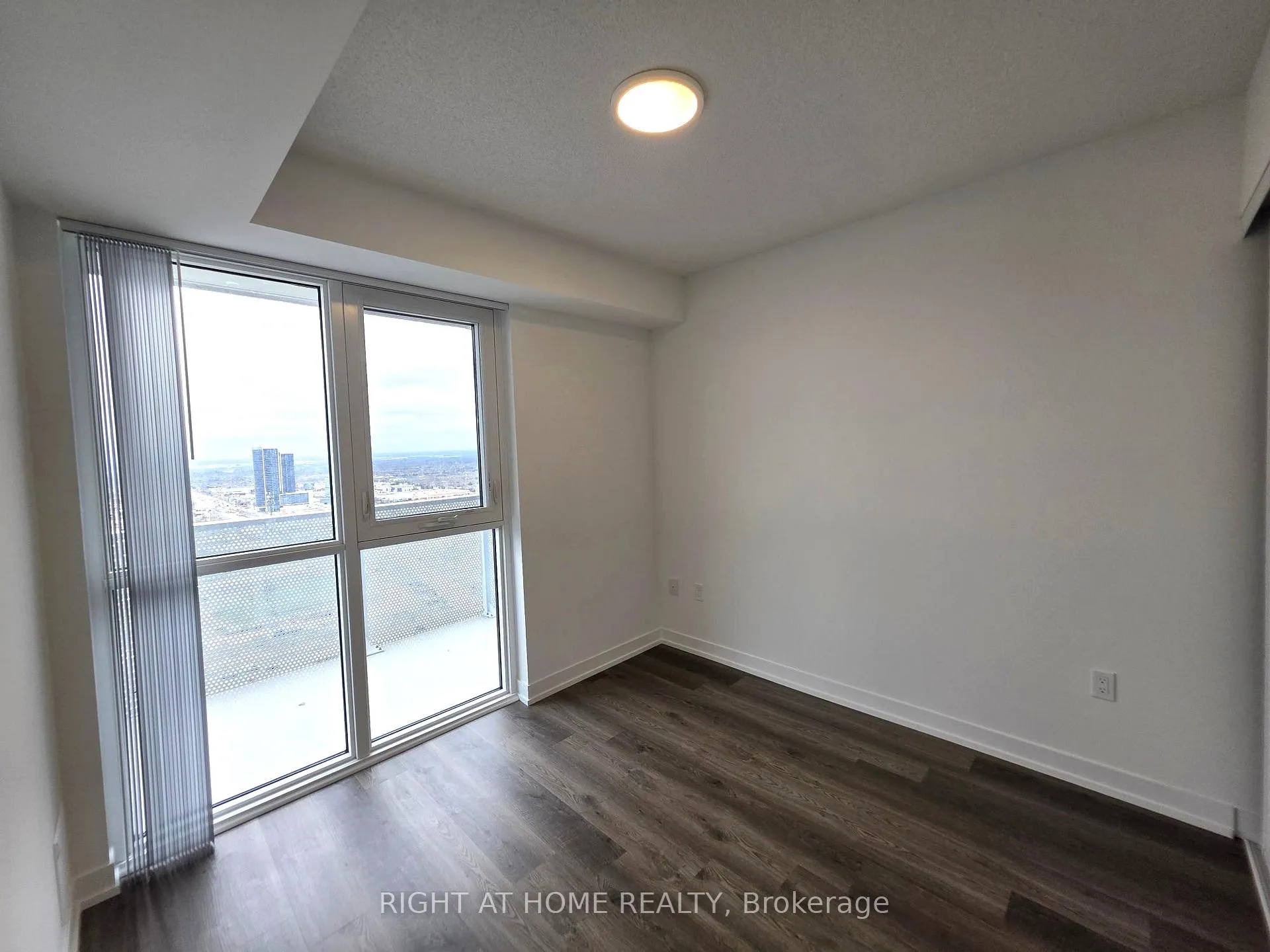 Photo 4 of Unit 3310, 195 Commerce Street, Vaughan, Vaughan Corporate Centre — HOMEH