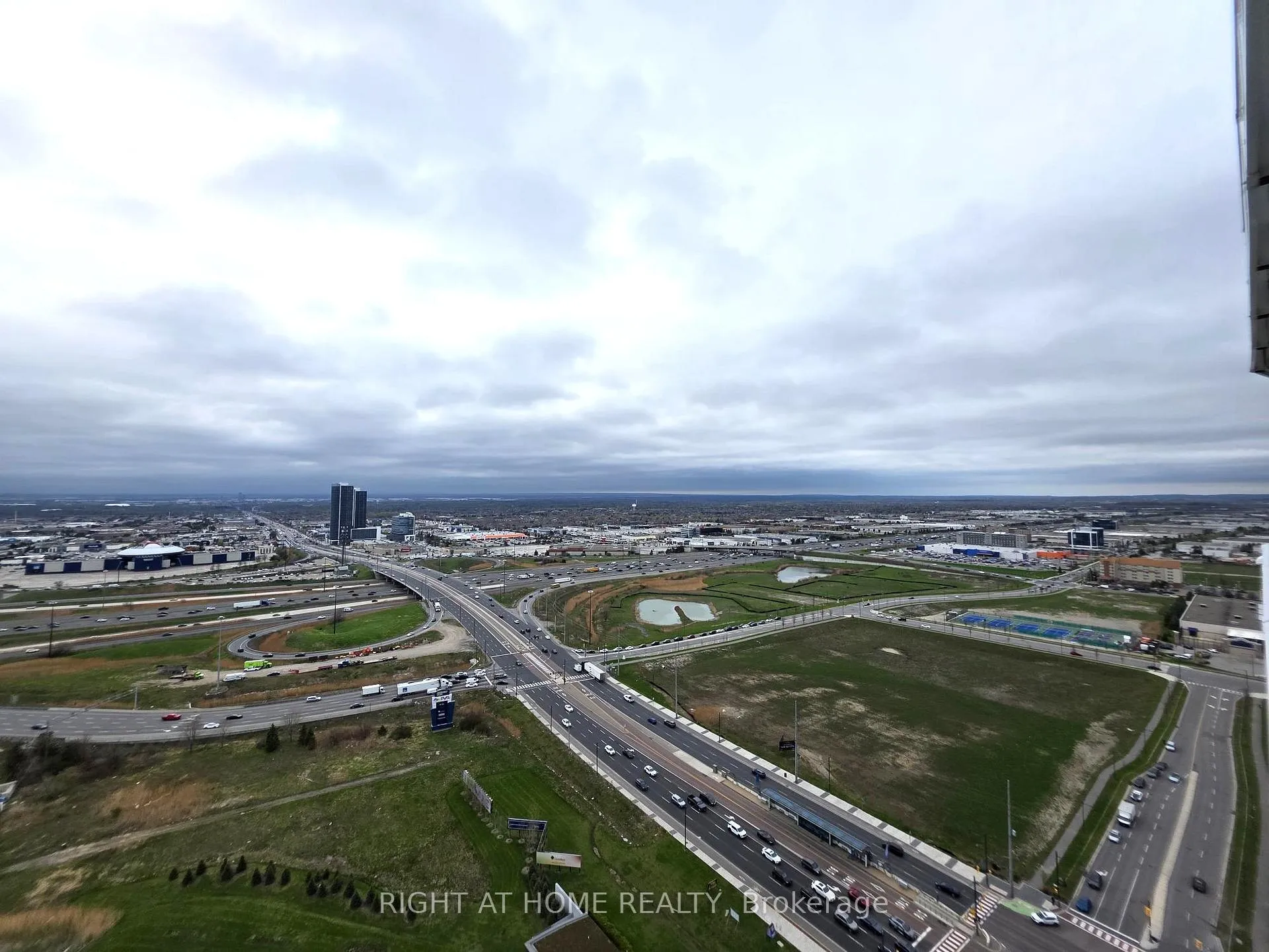 Photo 7 of Unit 3310, 195 Commerce Street, Vaughan, Vaughan Corporate Centre — HOMEH
