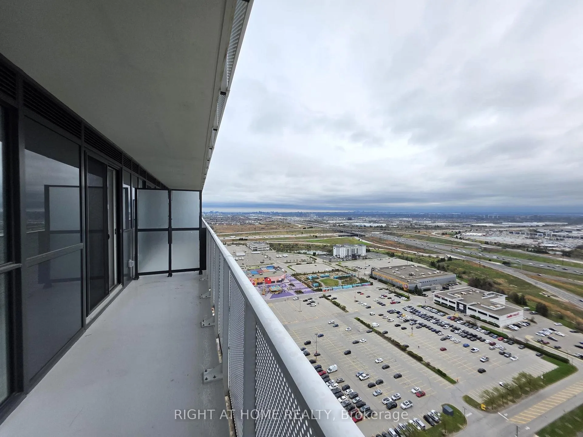 Photo 8 of Unit 3310, 195 Commerce Street, Vaughan, Vaughan Corporate Centre — HOMEH