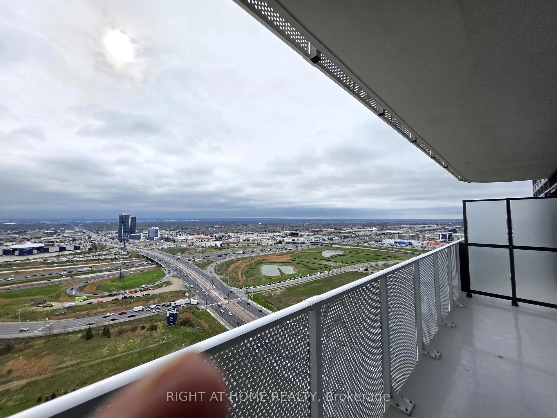 Photo 9 of Unit 3310, 195 Commerce Street, Vaughan, Vaughan Corporate Centre — HOMEH