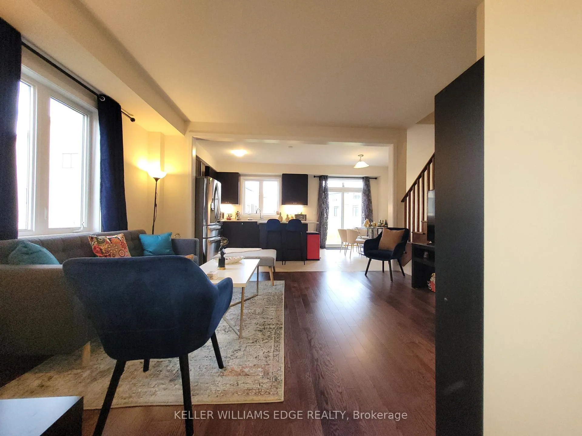 Photo 4 of 186 Lilac Circle, Haldimand — HOMEH