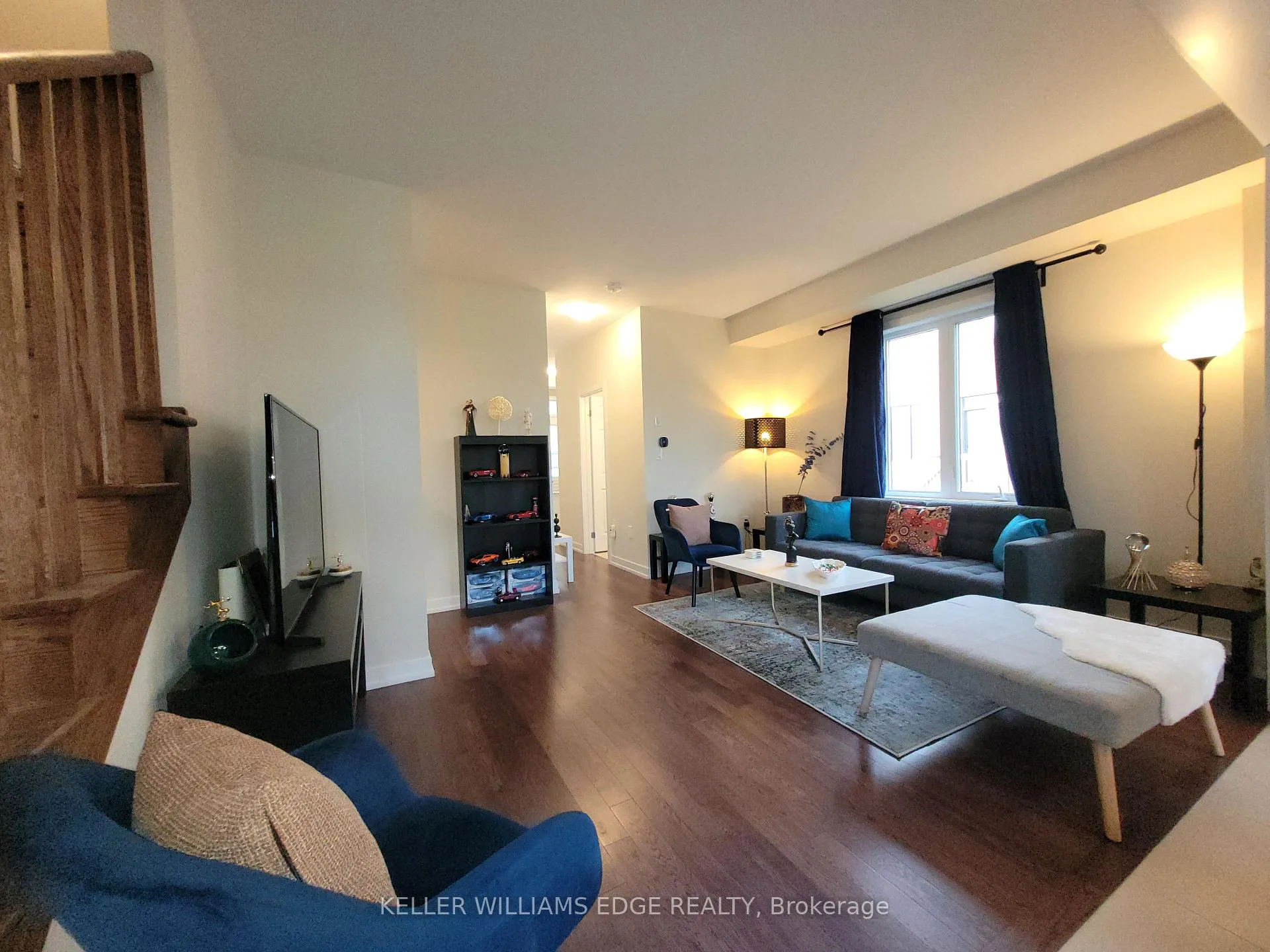 Photo 5 of 186 Lilac Circle, Haldimand — HOMEH