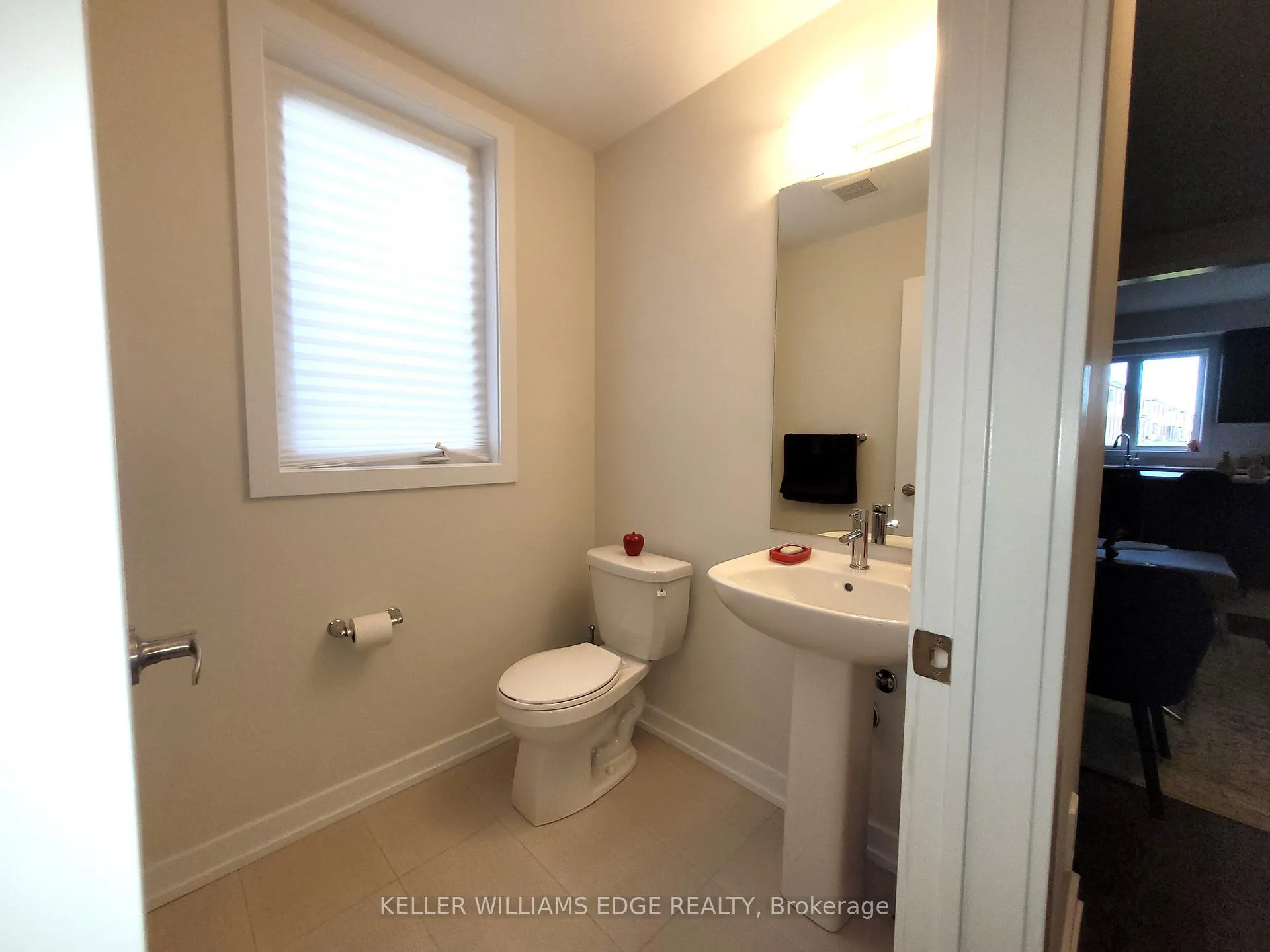 Photo 8 of 186 Lilac Circle, Haldimand — HOMEH