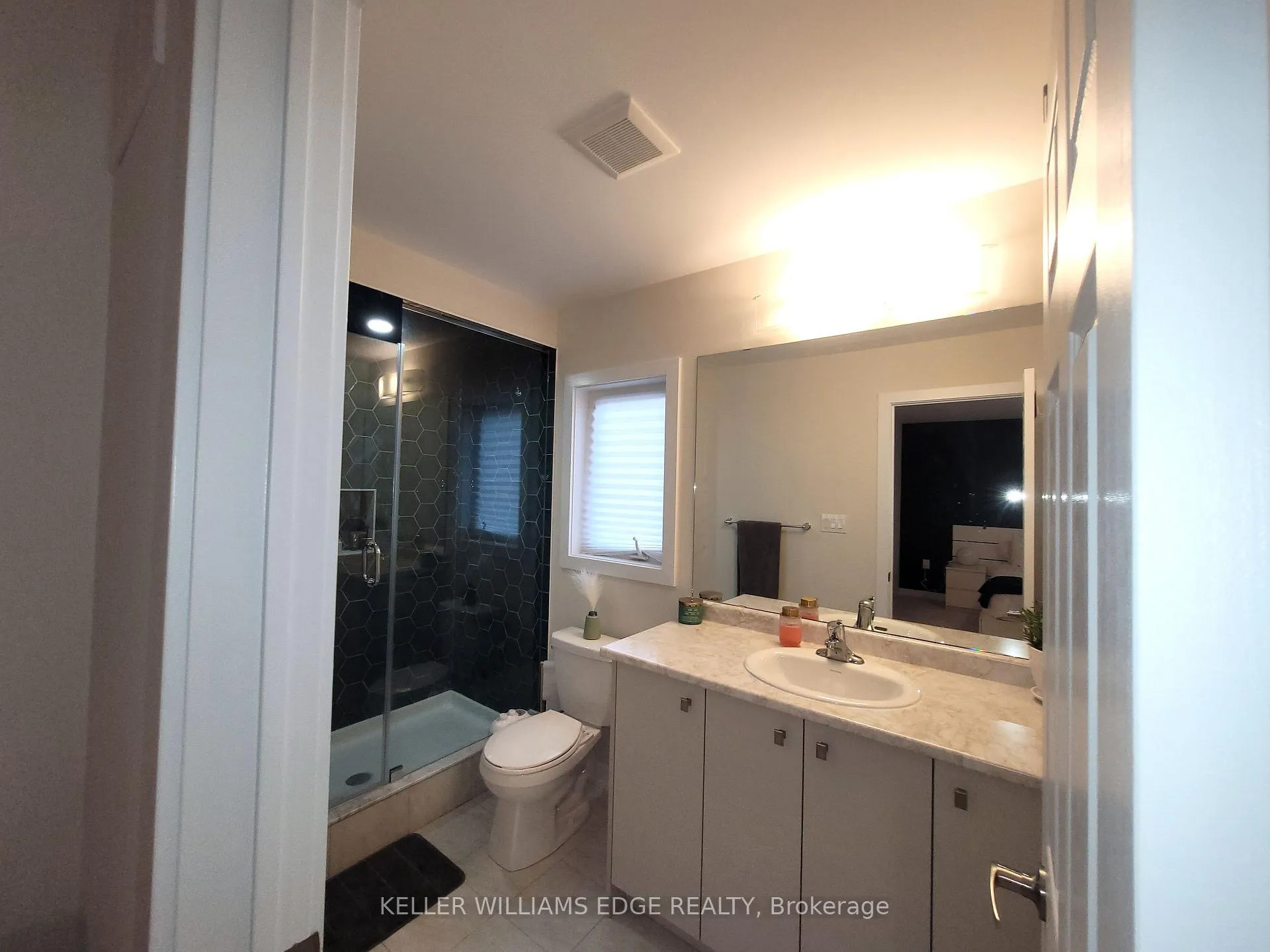 Photo 15 of 186 Lilac Circle, Haldimand — HOMEH