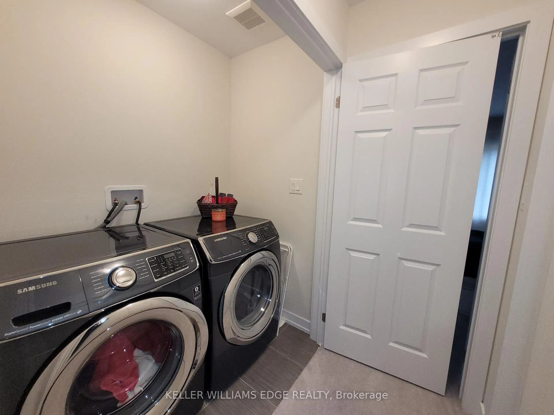 Photo 16 of 186 Lilac Circle, Haldimand — HOMEH
