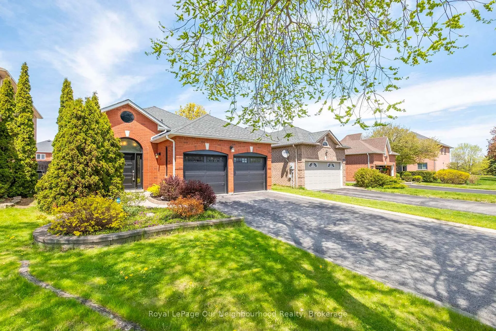Photo 2 of 105 Parnell Crescent, Whitby, Pringle Creek — HOMEH