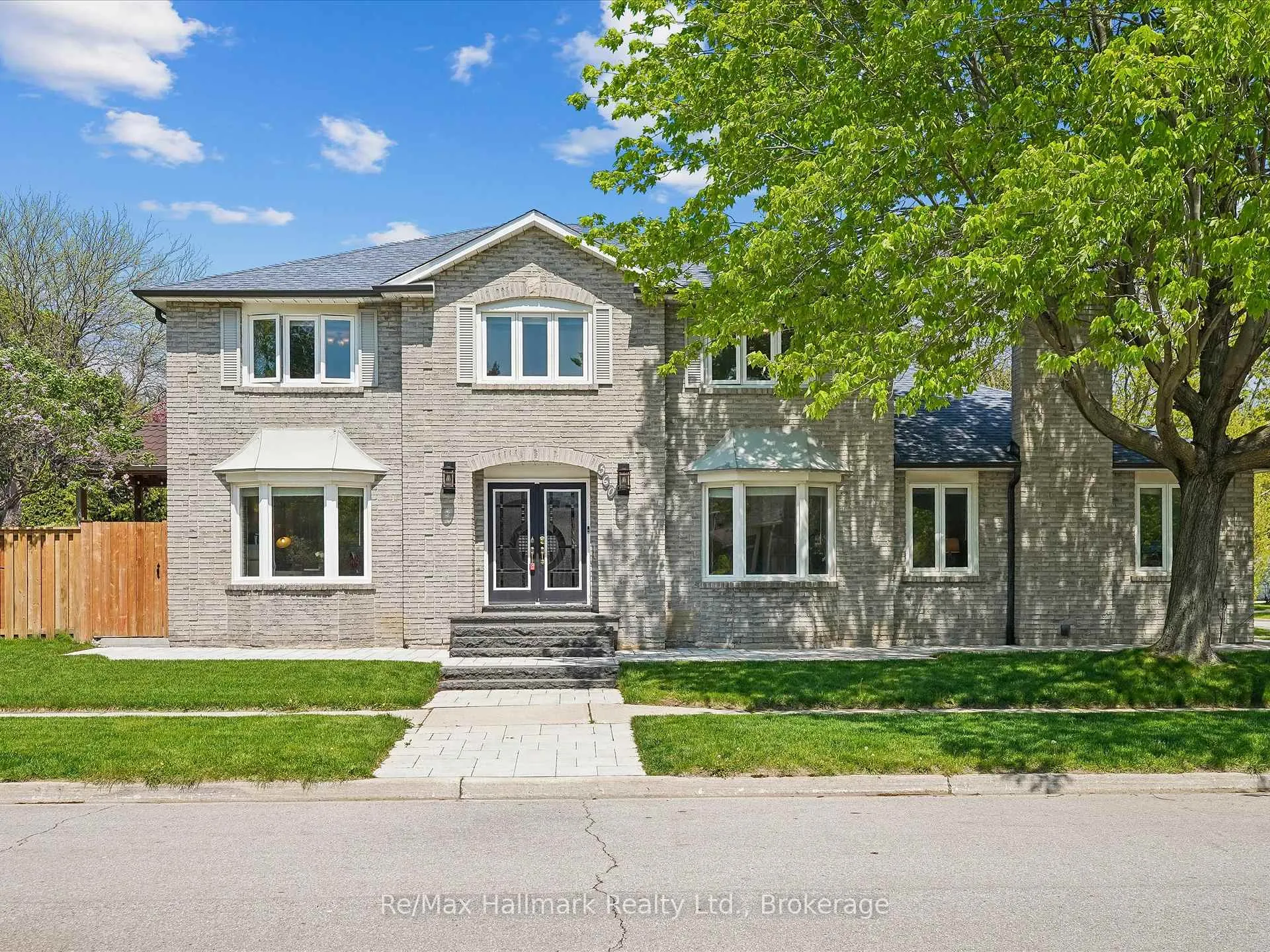 Photo 1 of 560 Chillingham Crescent, Oakville, Ford — HOMEH