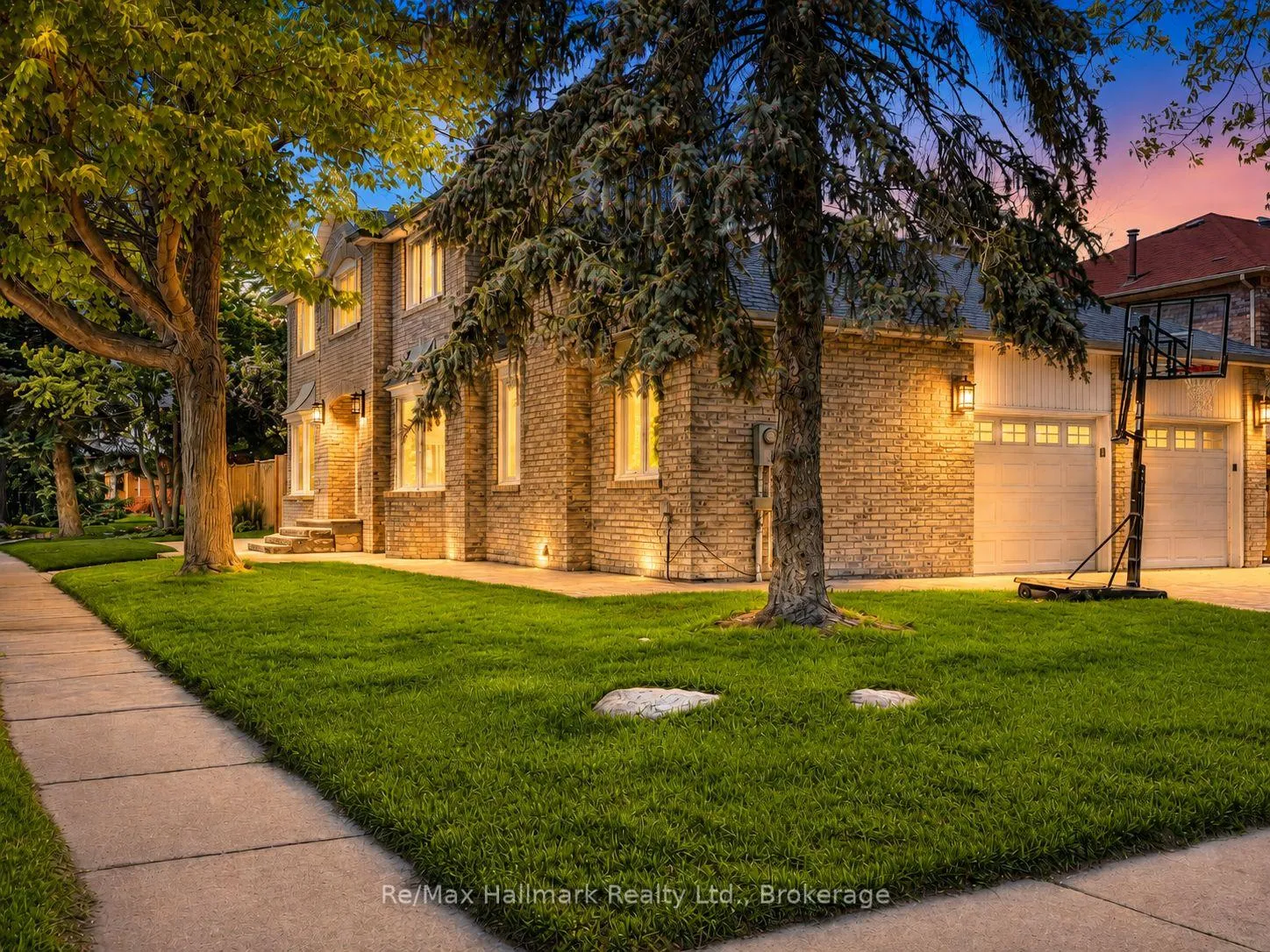 Photo 2 of 560 Chillingham Crescent, Oakville, Ford — HOMEH