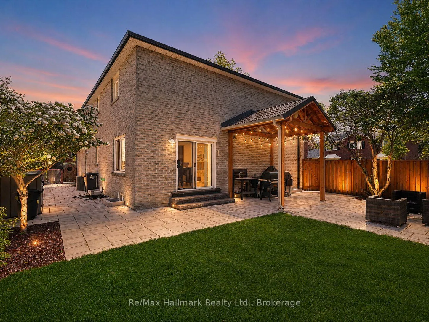 Photo 3 of 560 Chillingham Crescent, Oakville, Ford — HOMEH