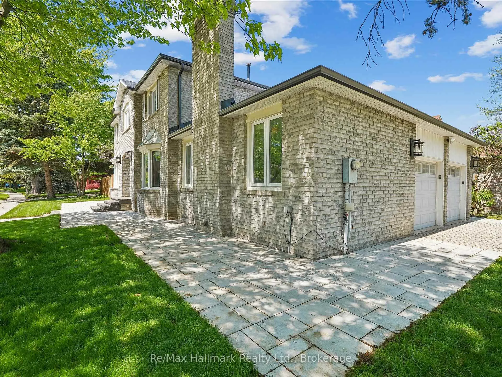 Photo 4 of 560 Chillingham Crescent, Oakville, Ford — HOMEH