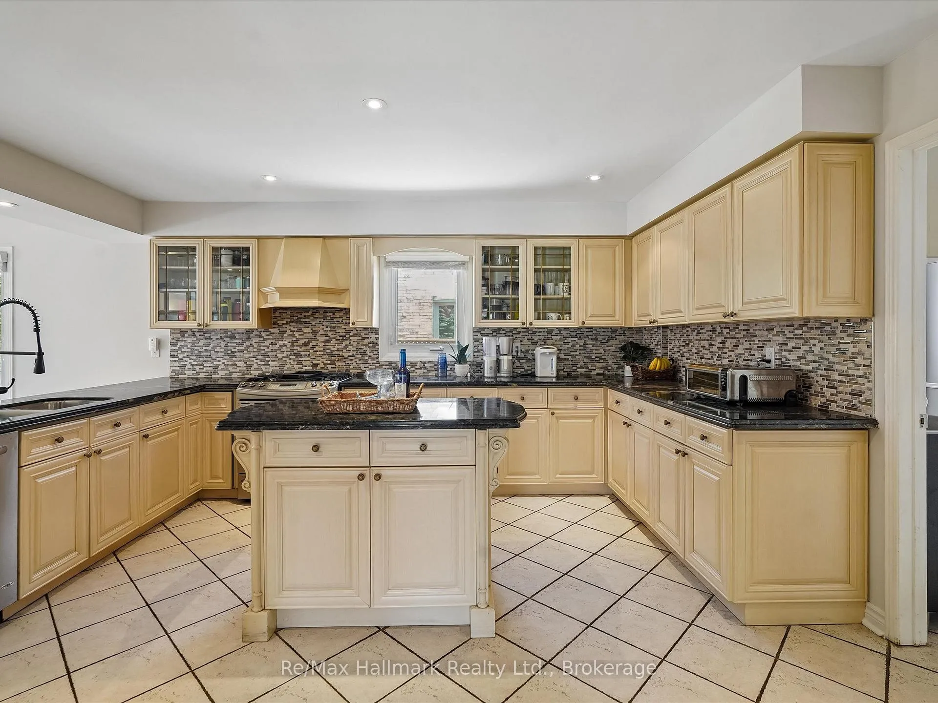Photo 14 of 560 Chillingham Crescent, Oakville, Ford — HOMEH