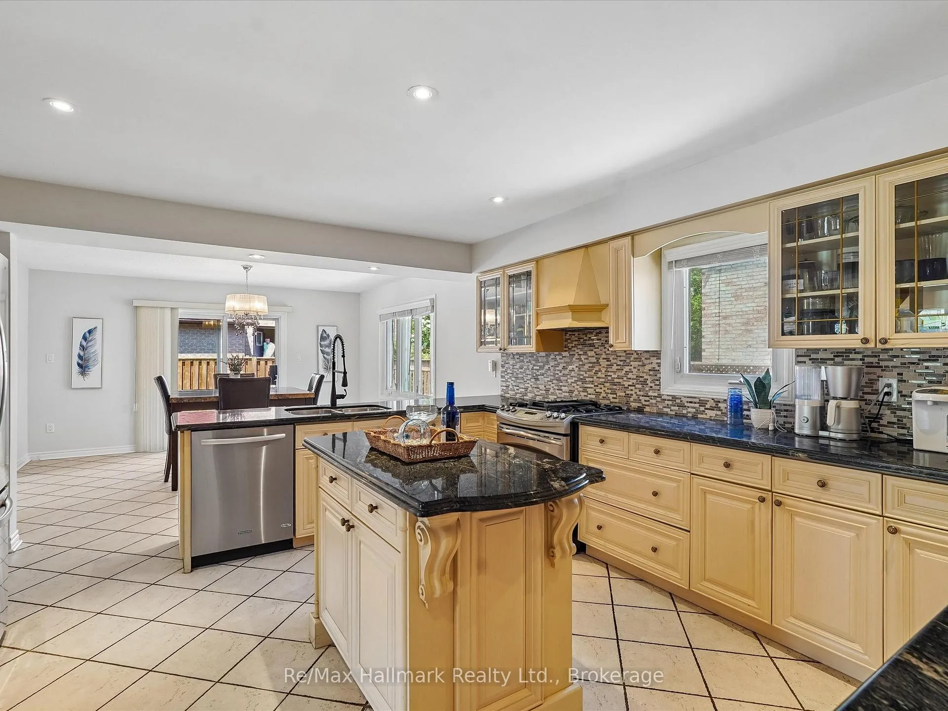 Photo 15 of 560 Chillingham Crescent, Oakville, Ford — HOMEH
