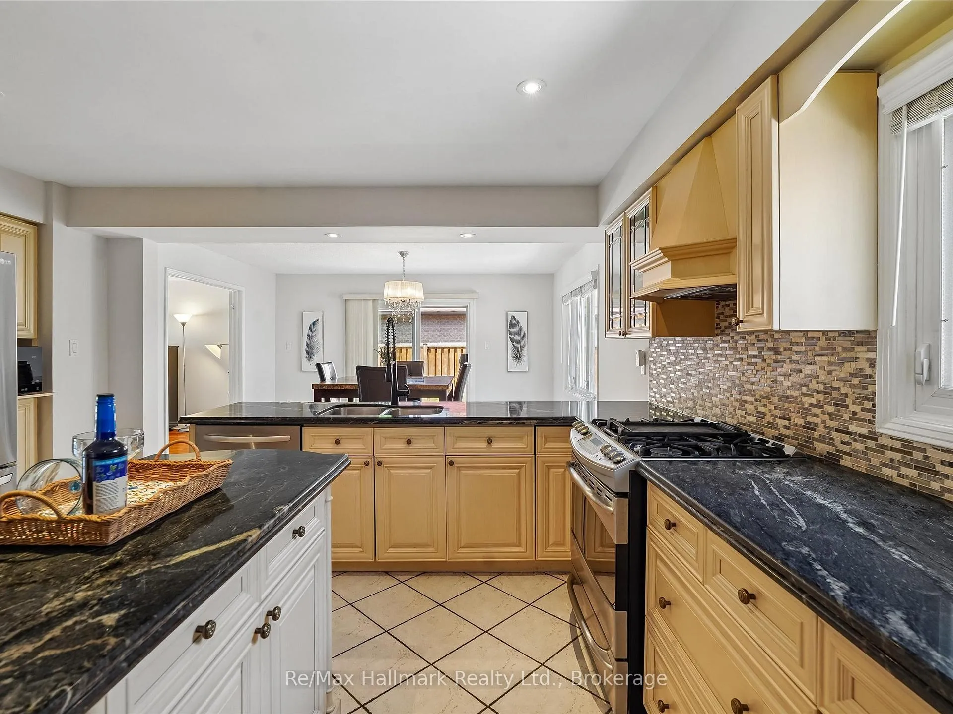 Photo 16 of 560 Chillingham Crescent, Oakville, Ford — HOMEH