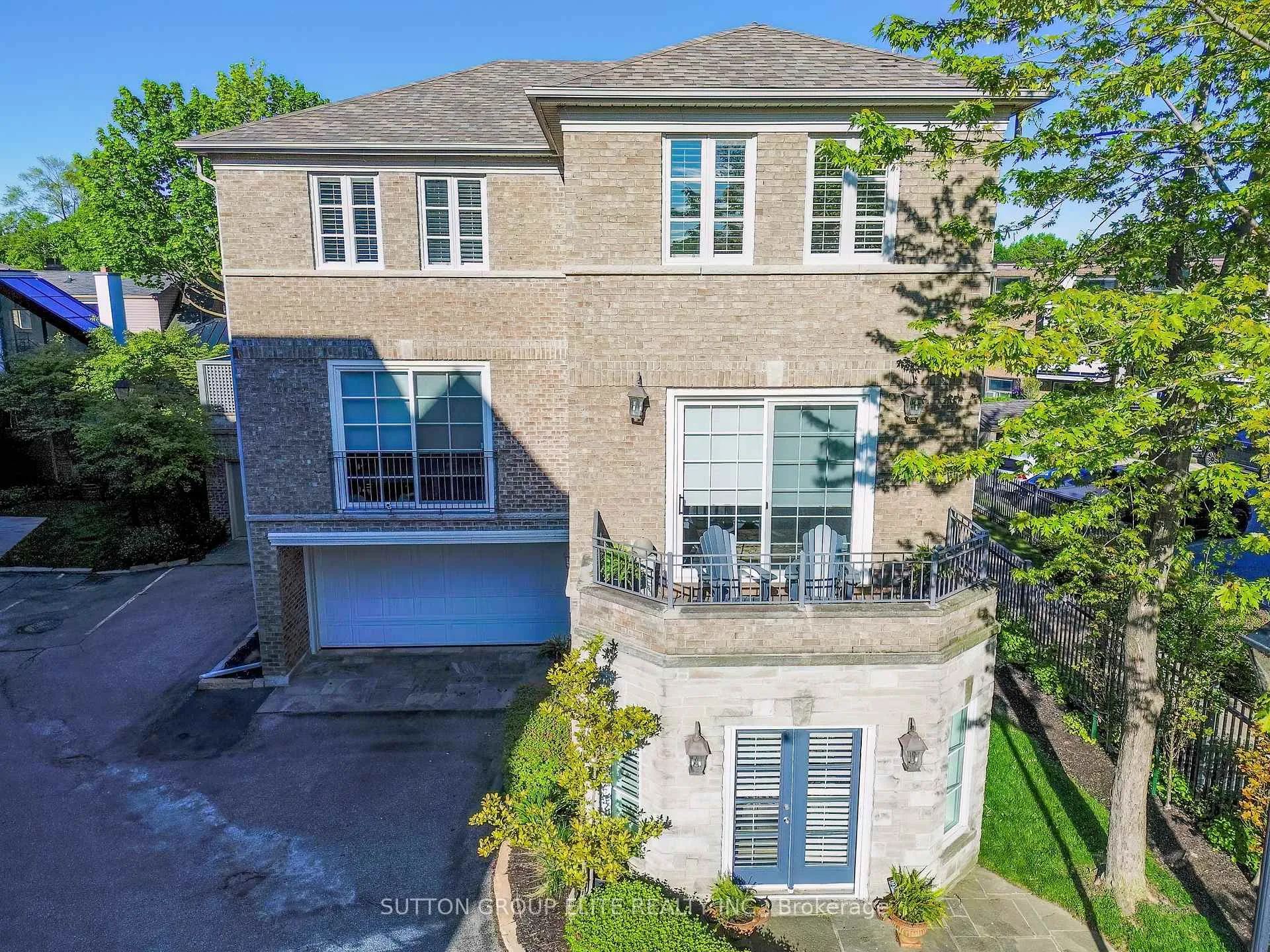 Photo 2 of 16 Nautical Lane, Etobicoke, Mimico — HOMEH