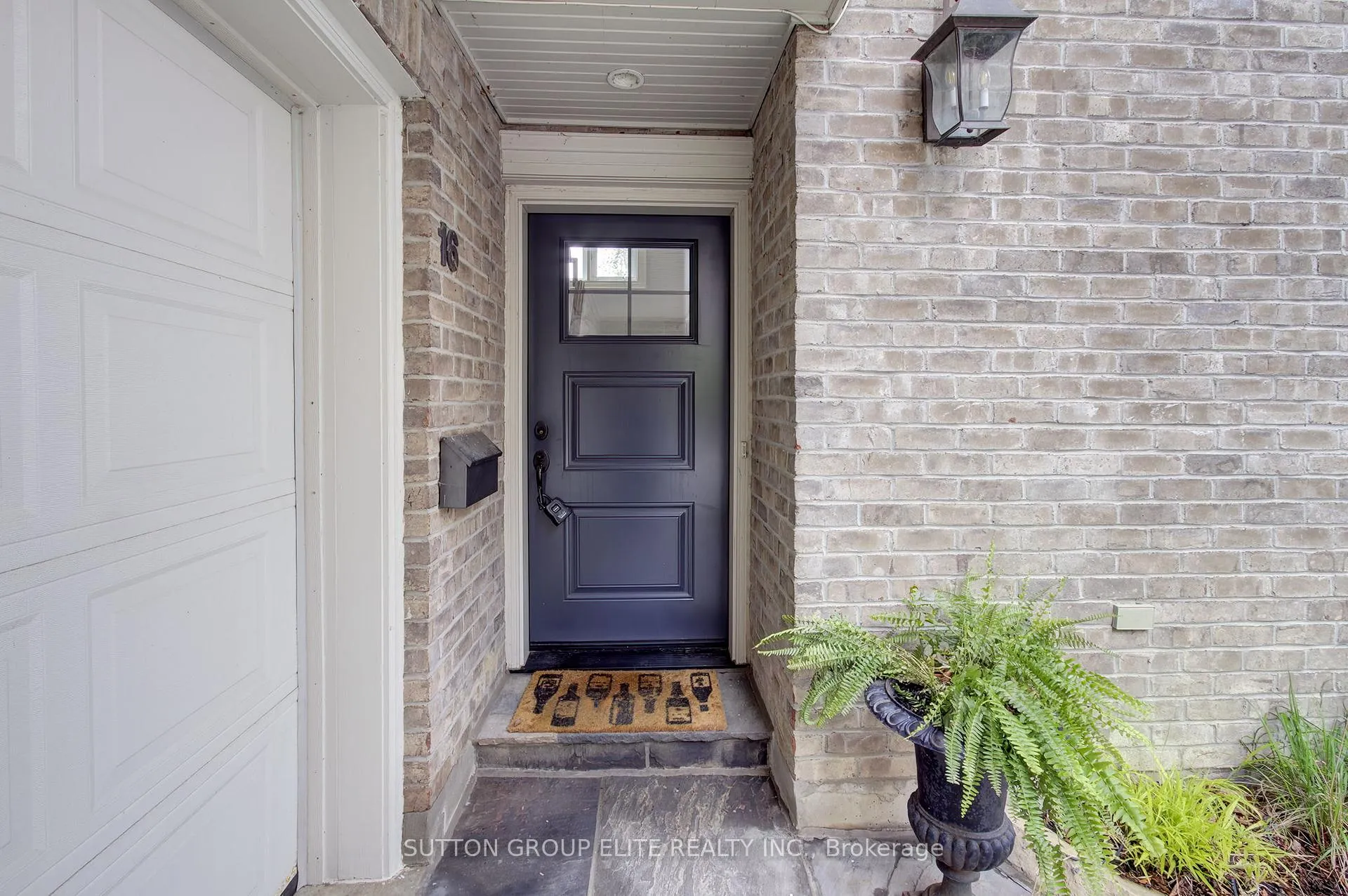 Photo 3 of 16 Nautical Lane, Etobicoke, Mimico — HOMEH