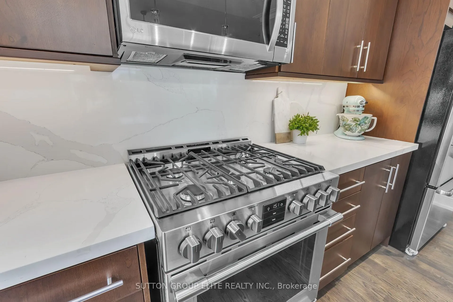 Photo 13 of 16 Nautical Lane, Etobicoke, Mimico — HOMEH
