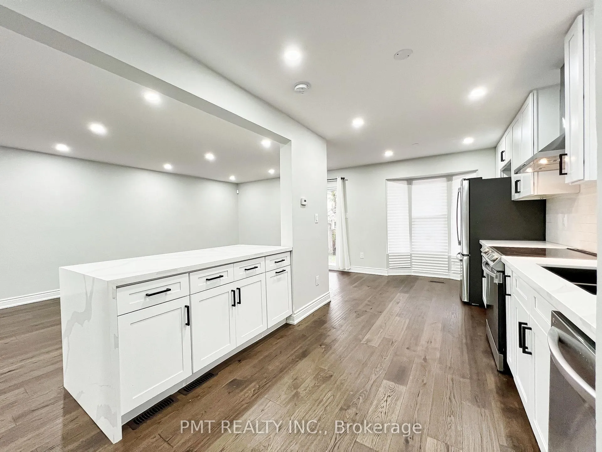 Photo 15 of 81 Burlington Street, Etobicoke, Mimico — HOMEH