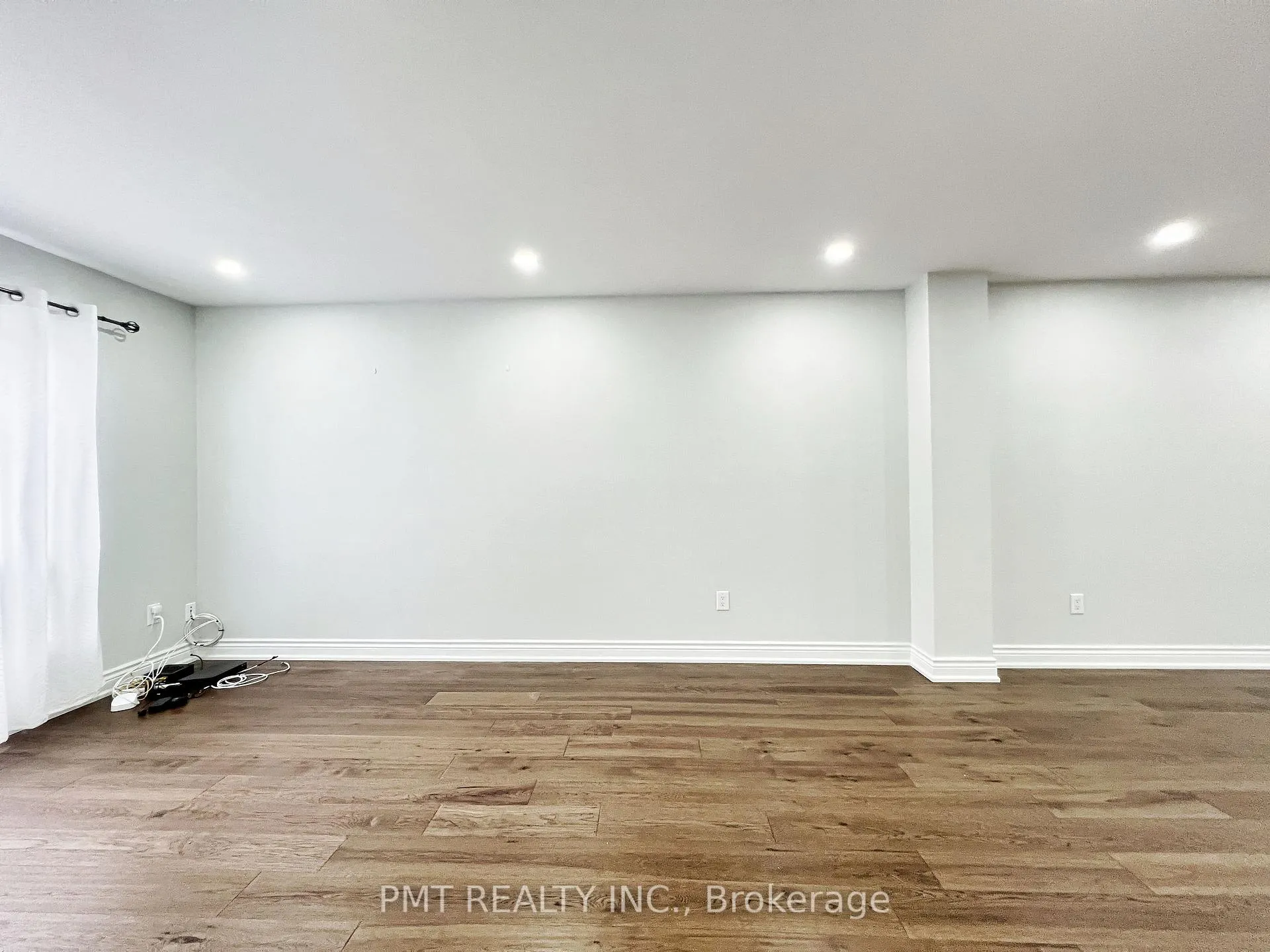 Photo 17 of 81 Burlington Street, Etobicoke, Mimico — HOMEH