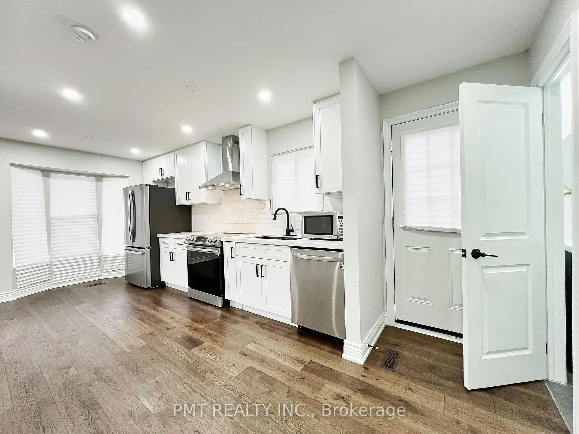 Photo 18 of 81 Burlington Street, Etobicoke, Mimico — HOMEH