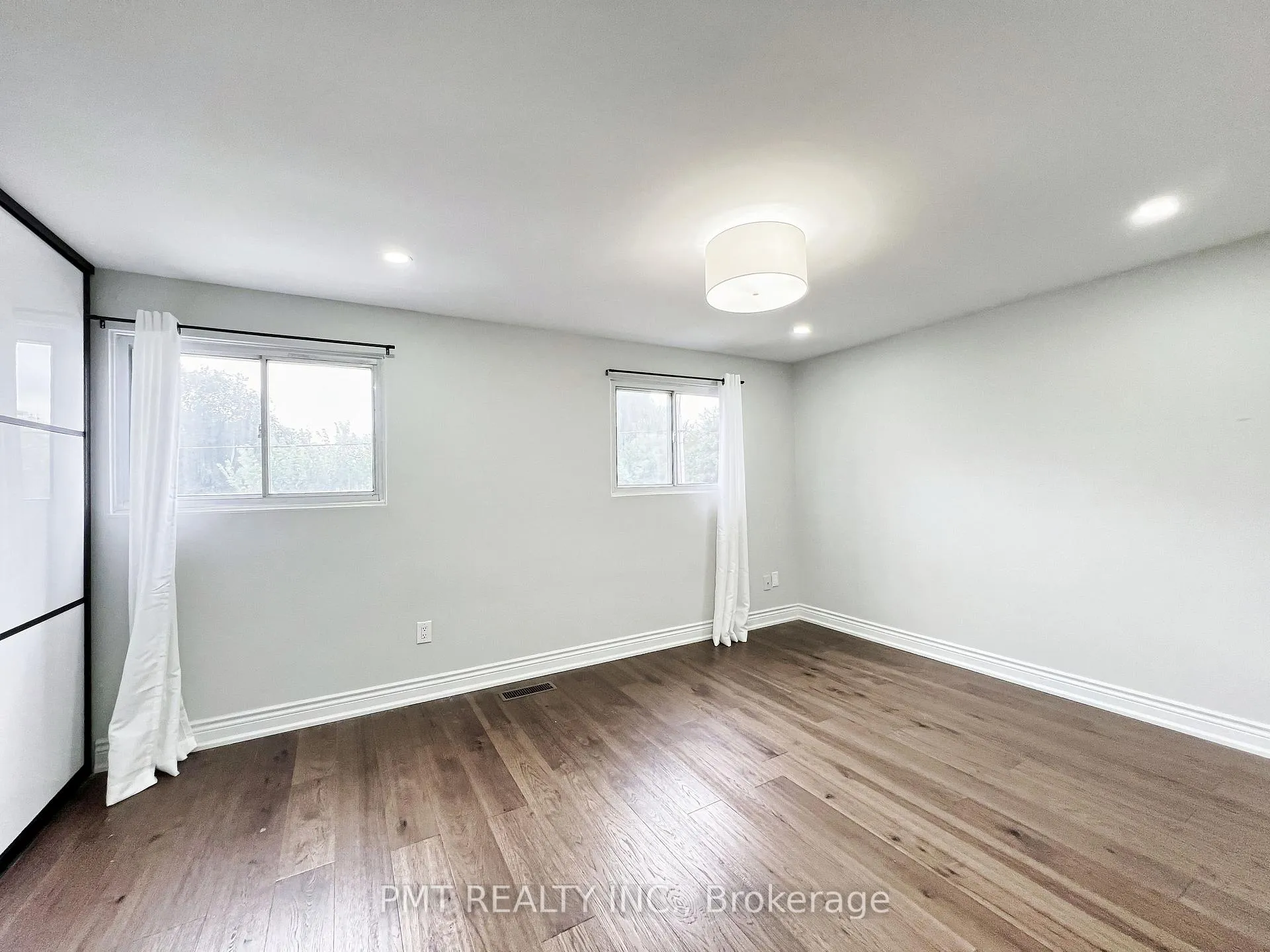 Photo 29 of 81 Burlington Street, Etobicoke, Mimico — HOMEH