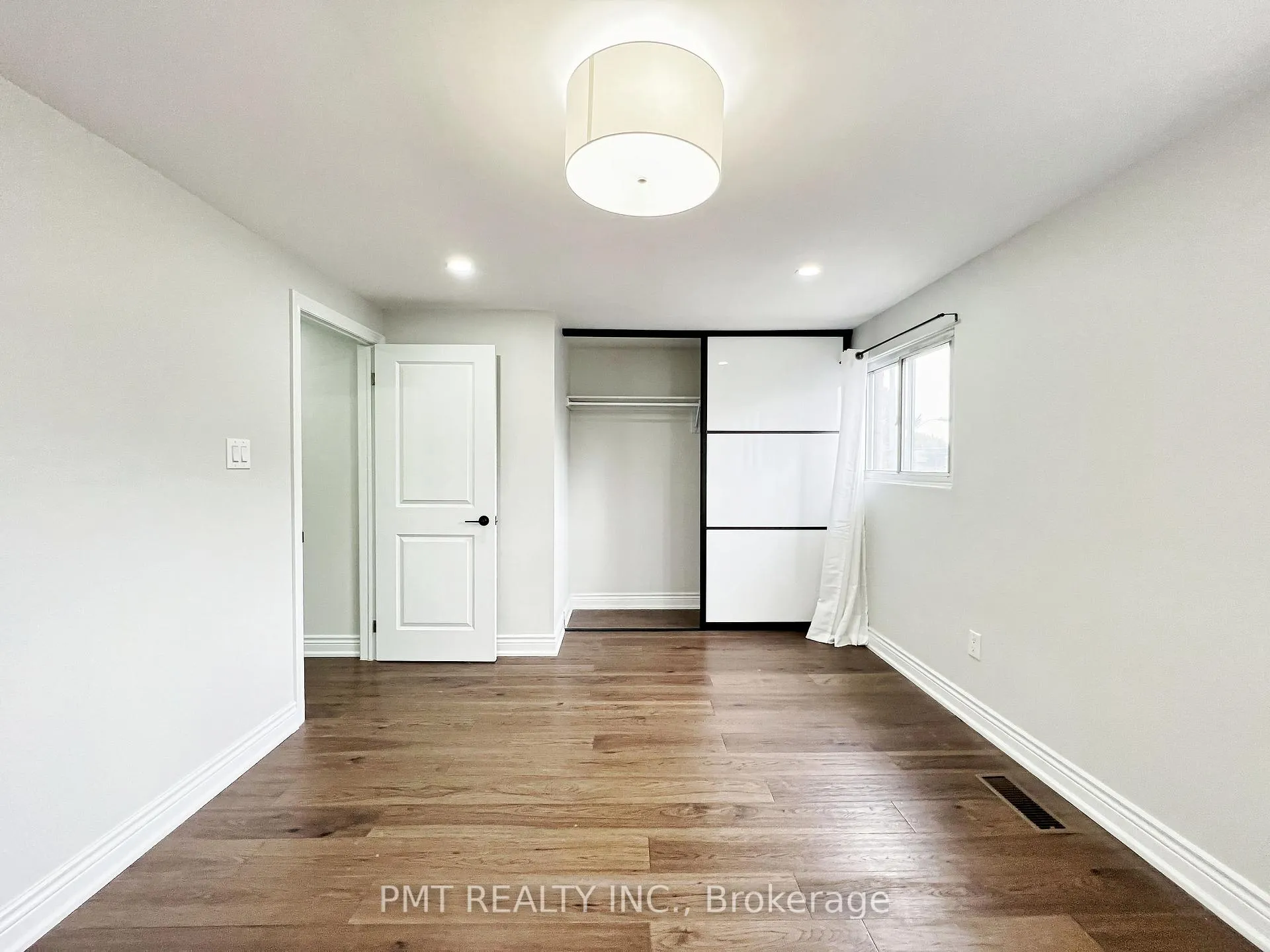 Photo 32 of 81 Burlington Street, Etobicoke, Mimico — HOMEH