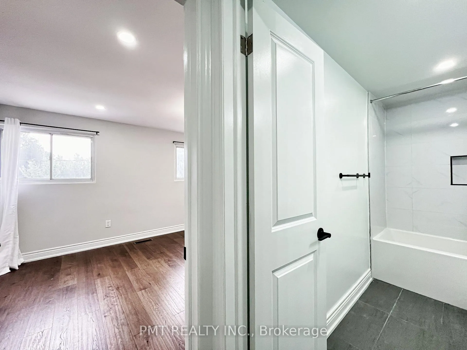 Photo 33 of 81 Burlington Street, Etobicoke, Mimico — HOMEH