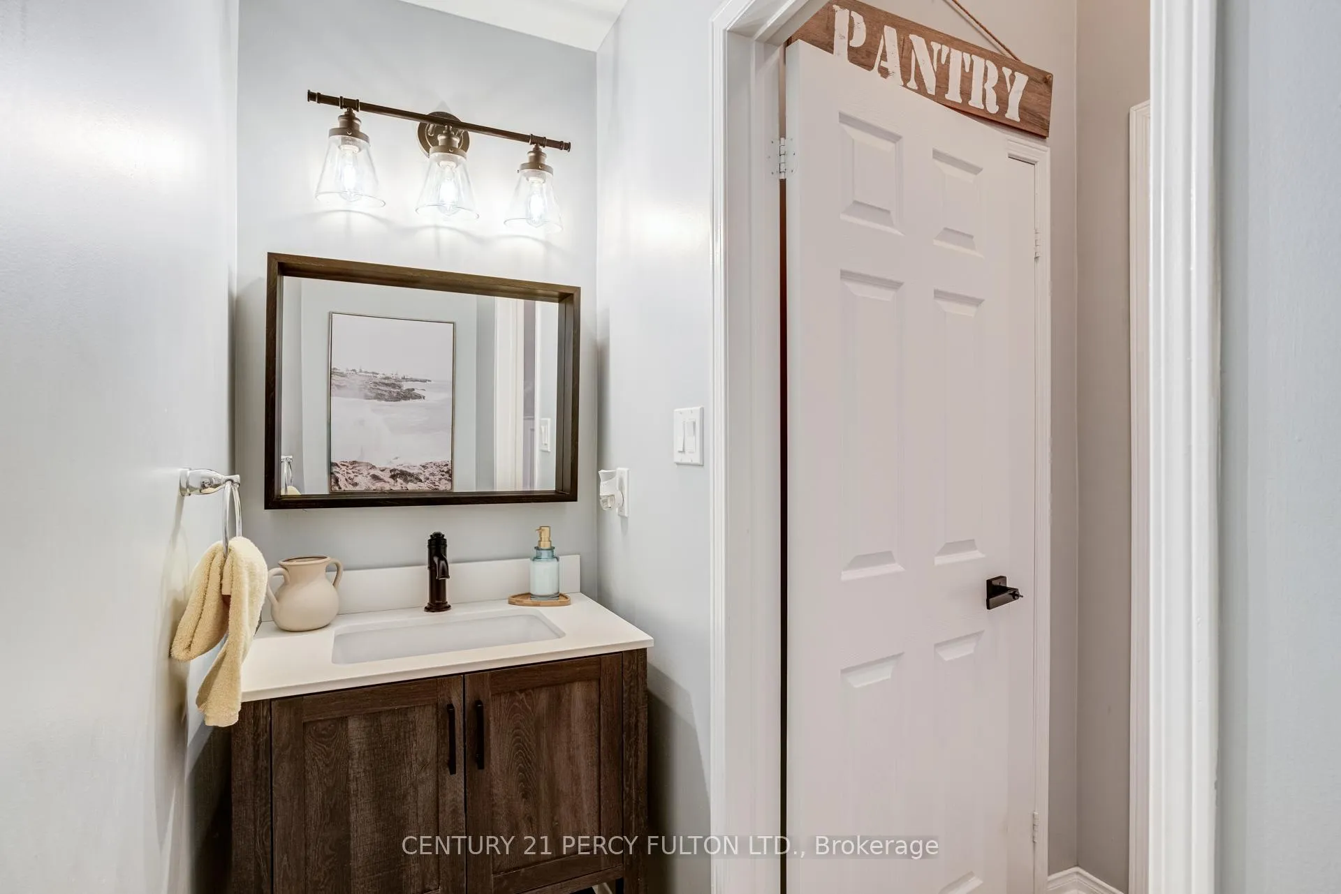 Photo 19 of 49 Bettina Place, Whitby, Rolling Acres — HOMEH