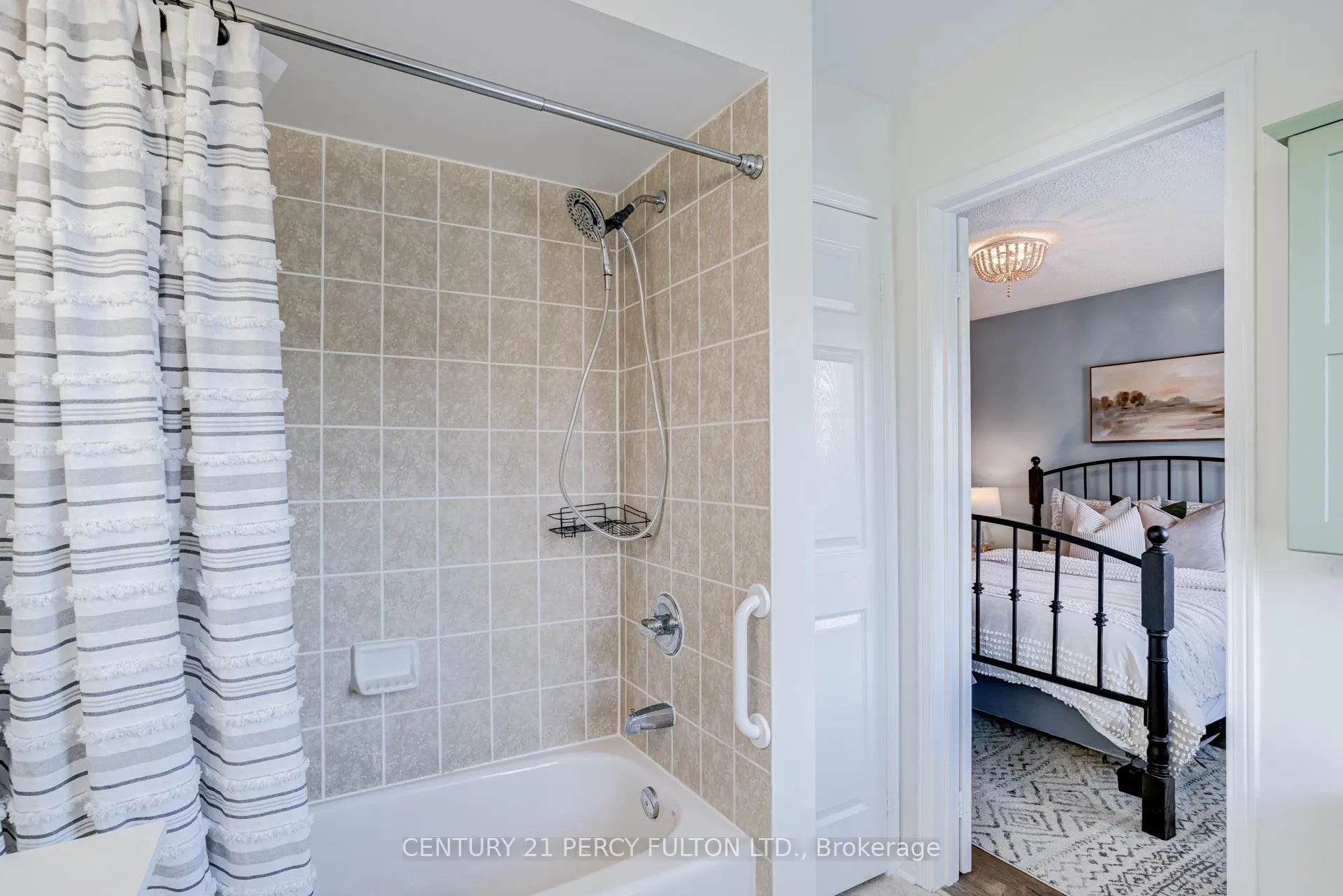 Photo 23 of 49 Bettina Place, Whitby, Rolling Acres — HOMEH